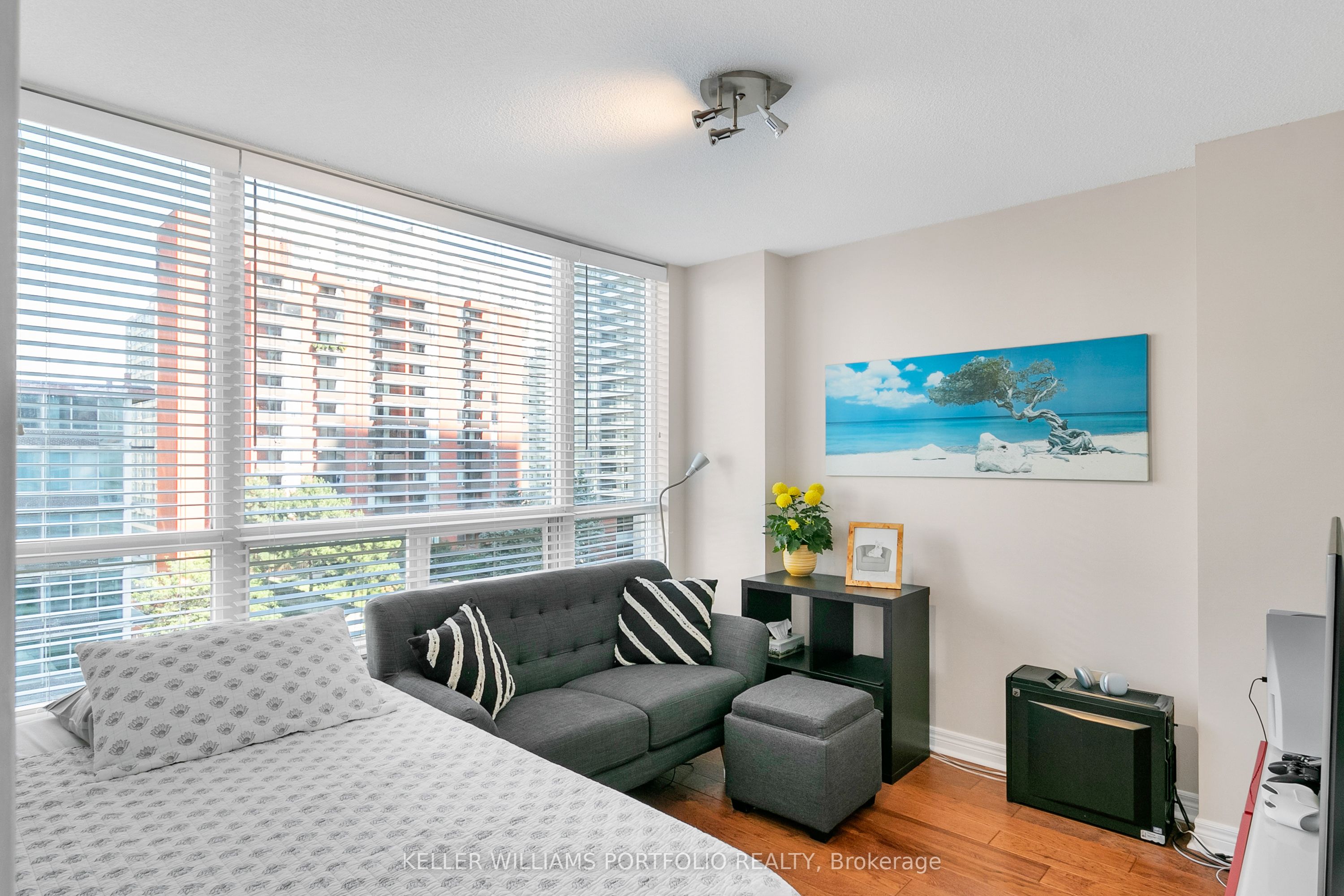 43 Eglinton Avenue E, #1009