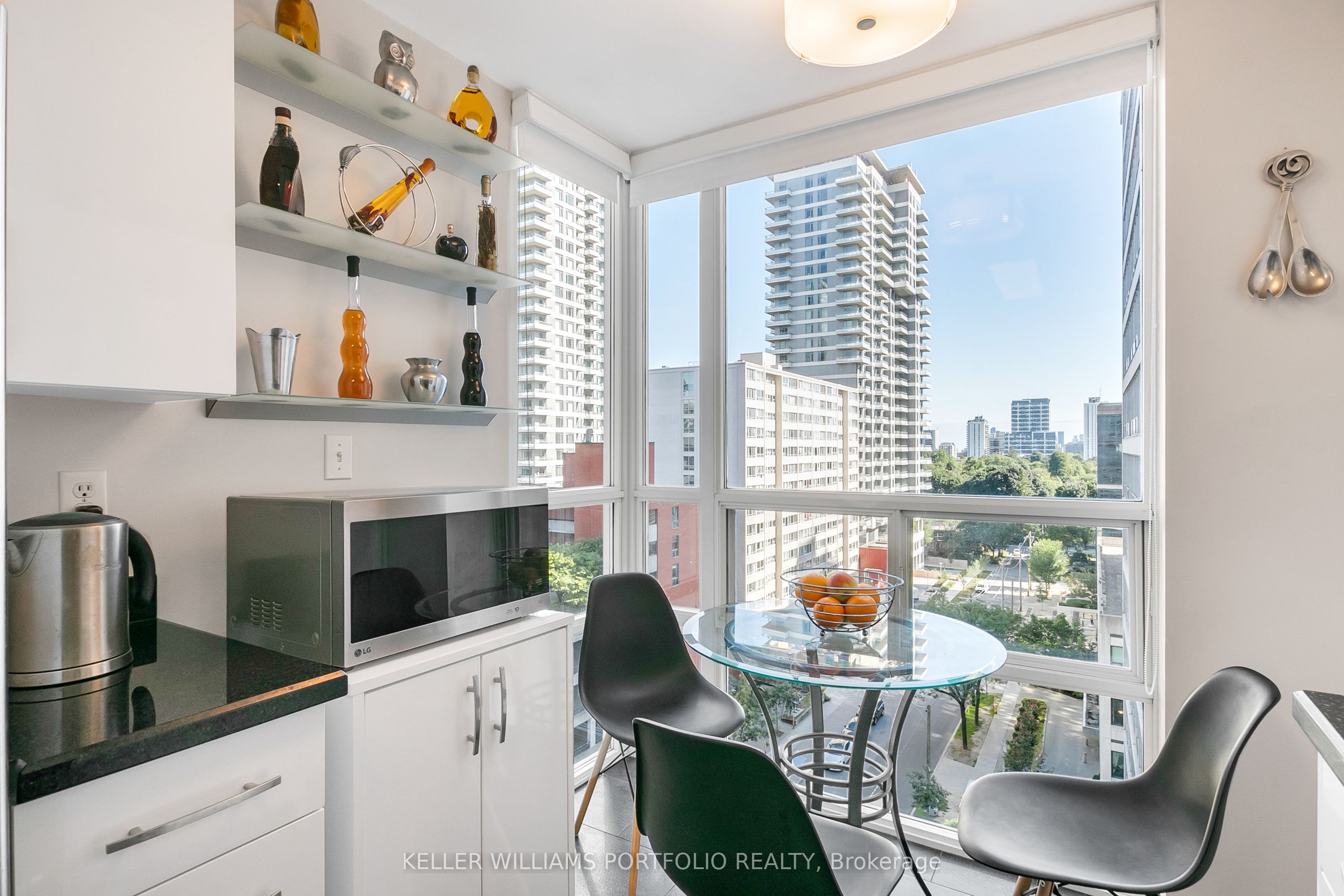 43 Eglinton Avenue E, #1009