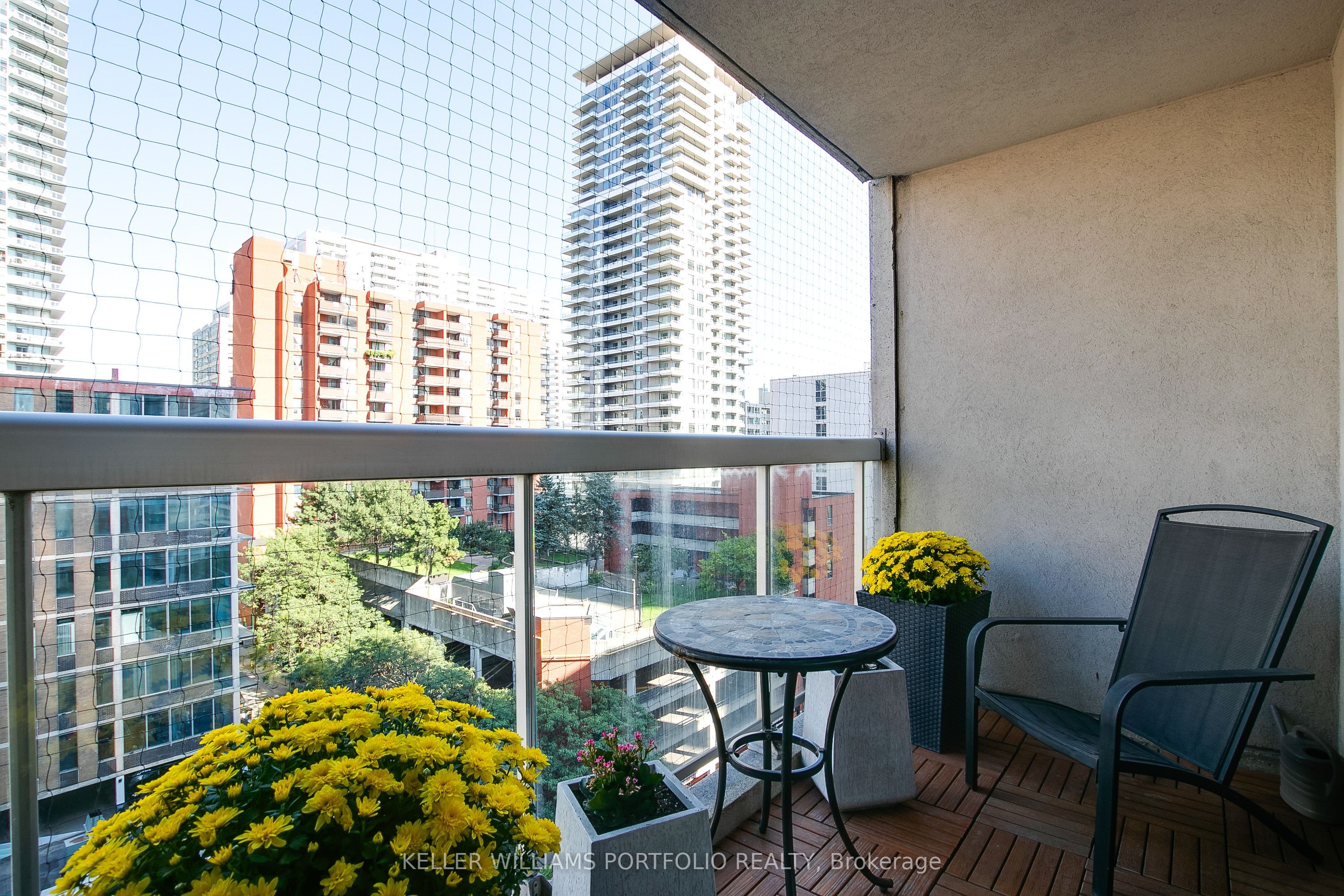 43 Eglinton Avenue E, #1009