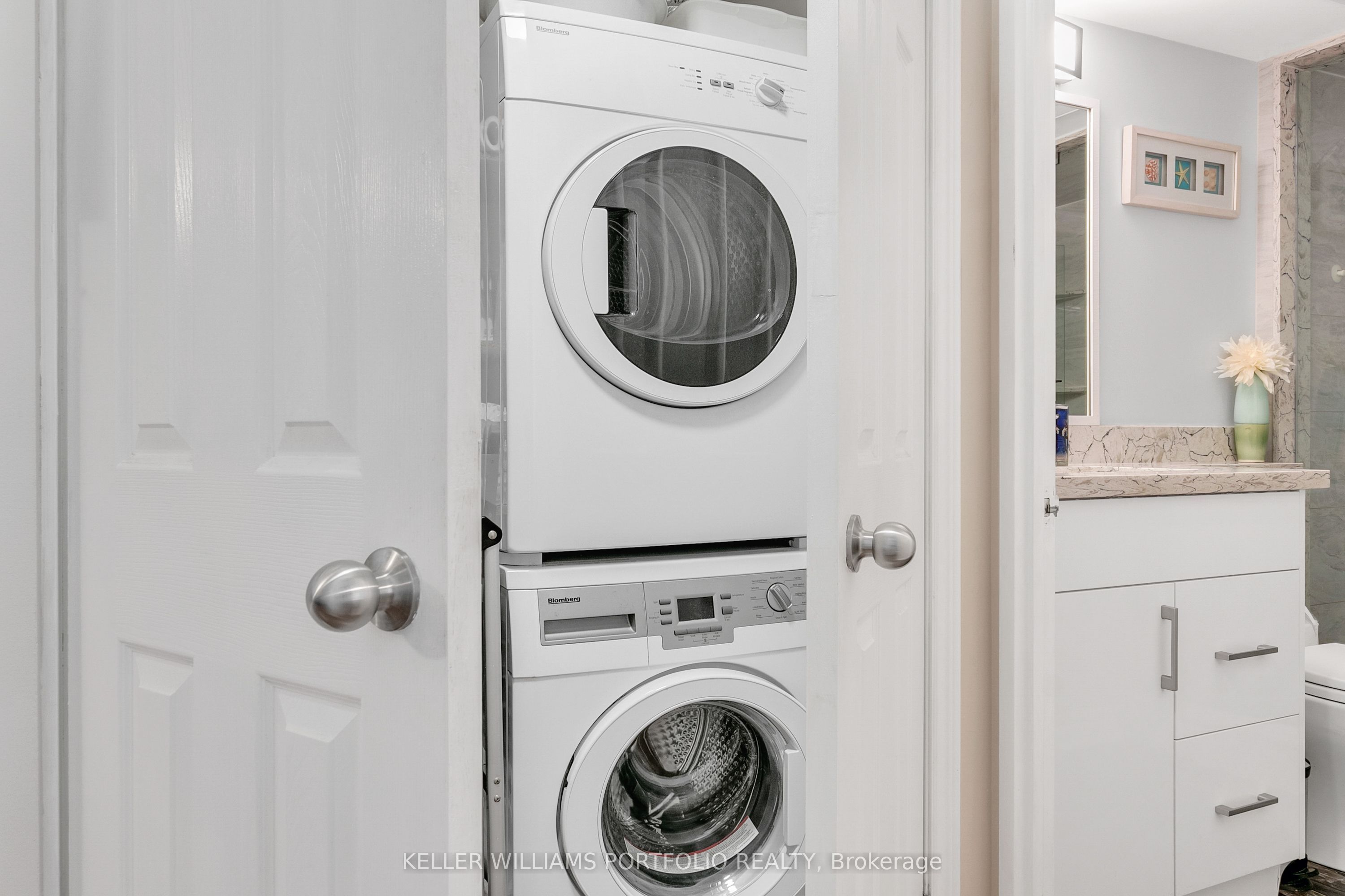 43 Eglinton Avenue E, #1009