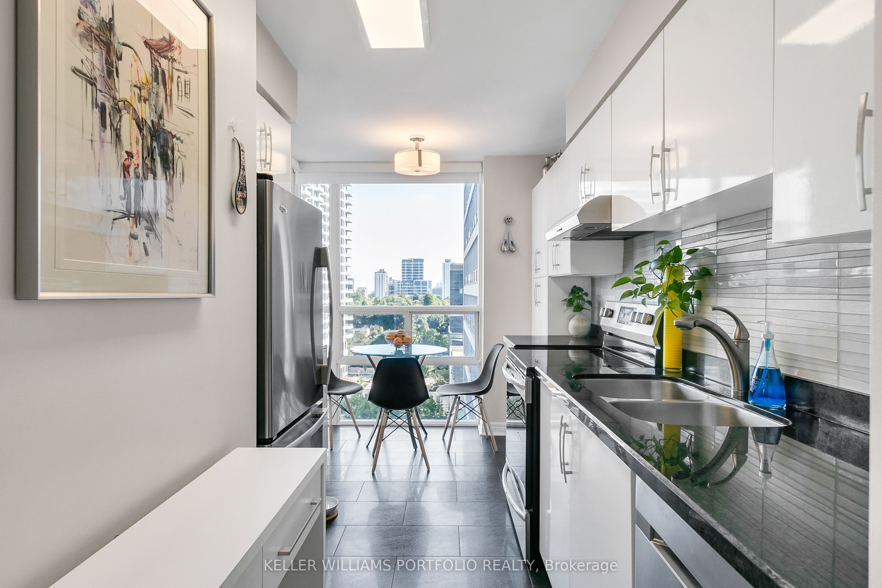 43 Eglinton Avenue E, #1009