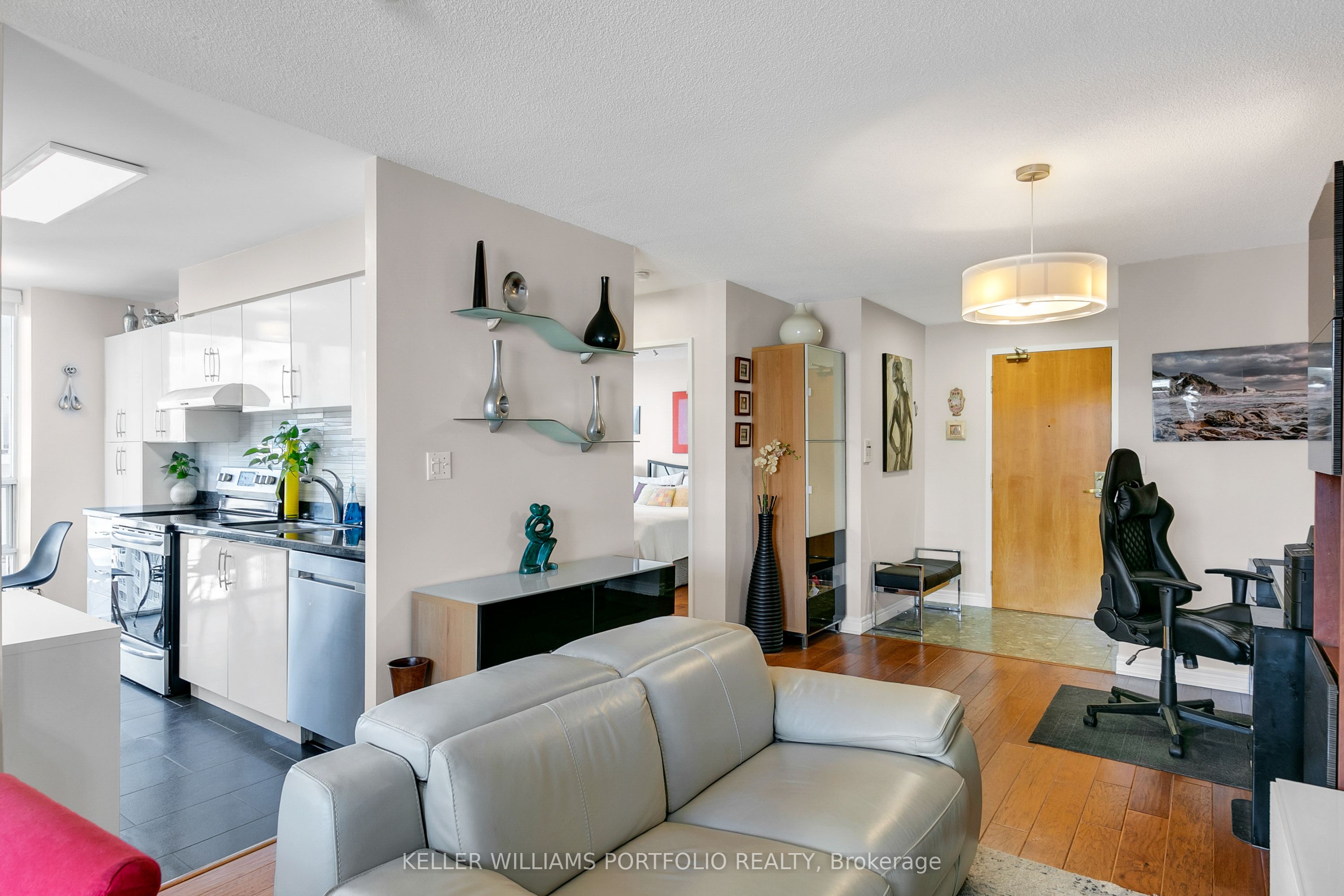 43 Eglinton Avenue E, #1009