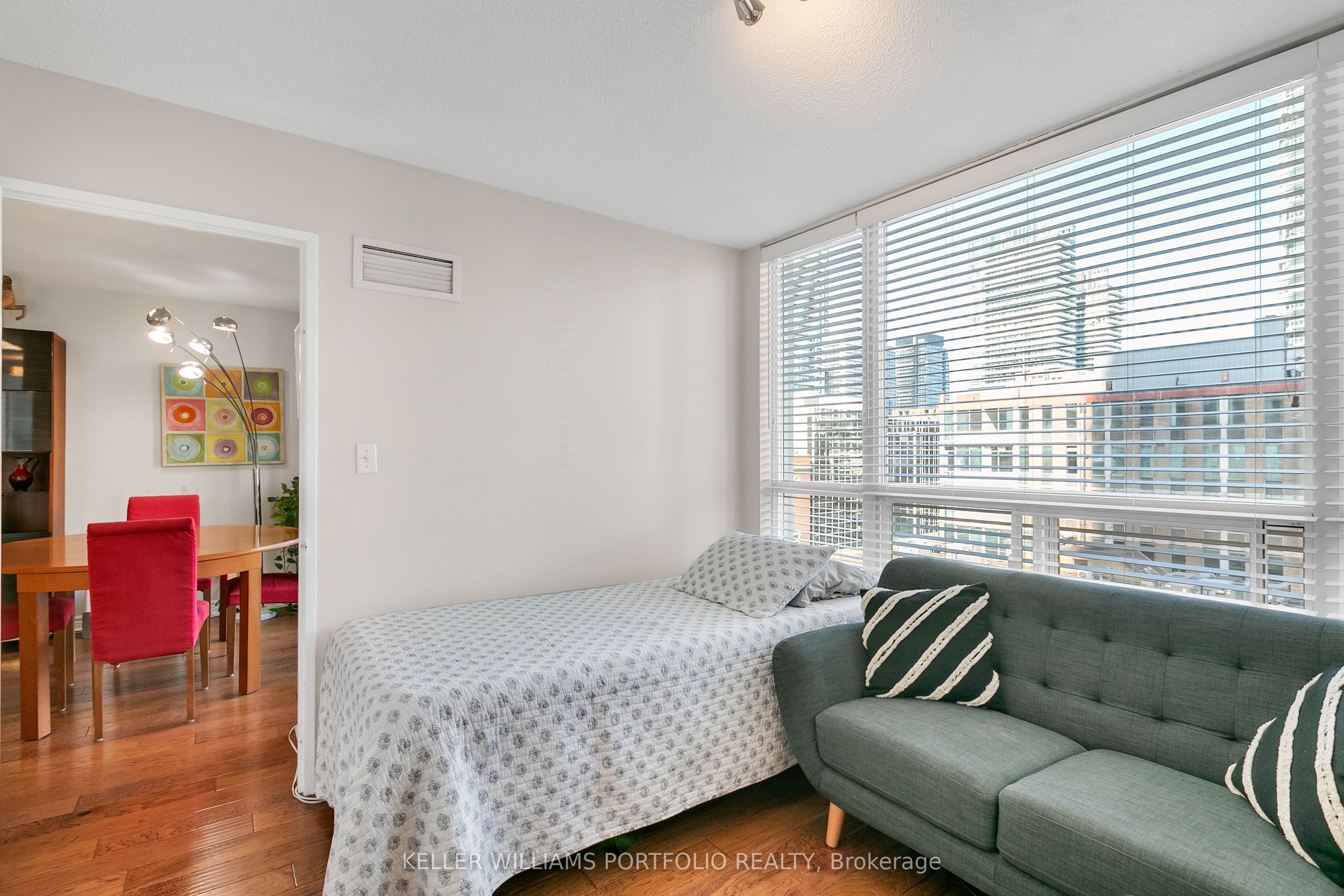 43 Eglinton Avenue E, #1009