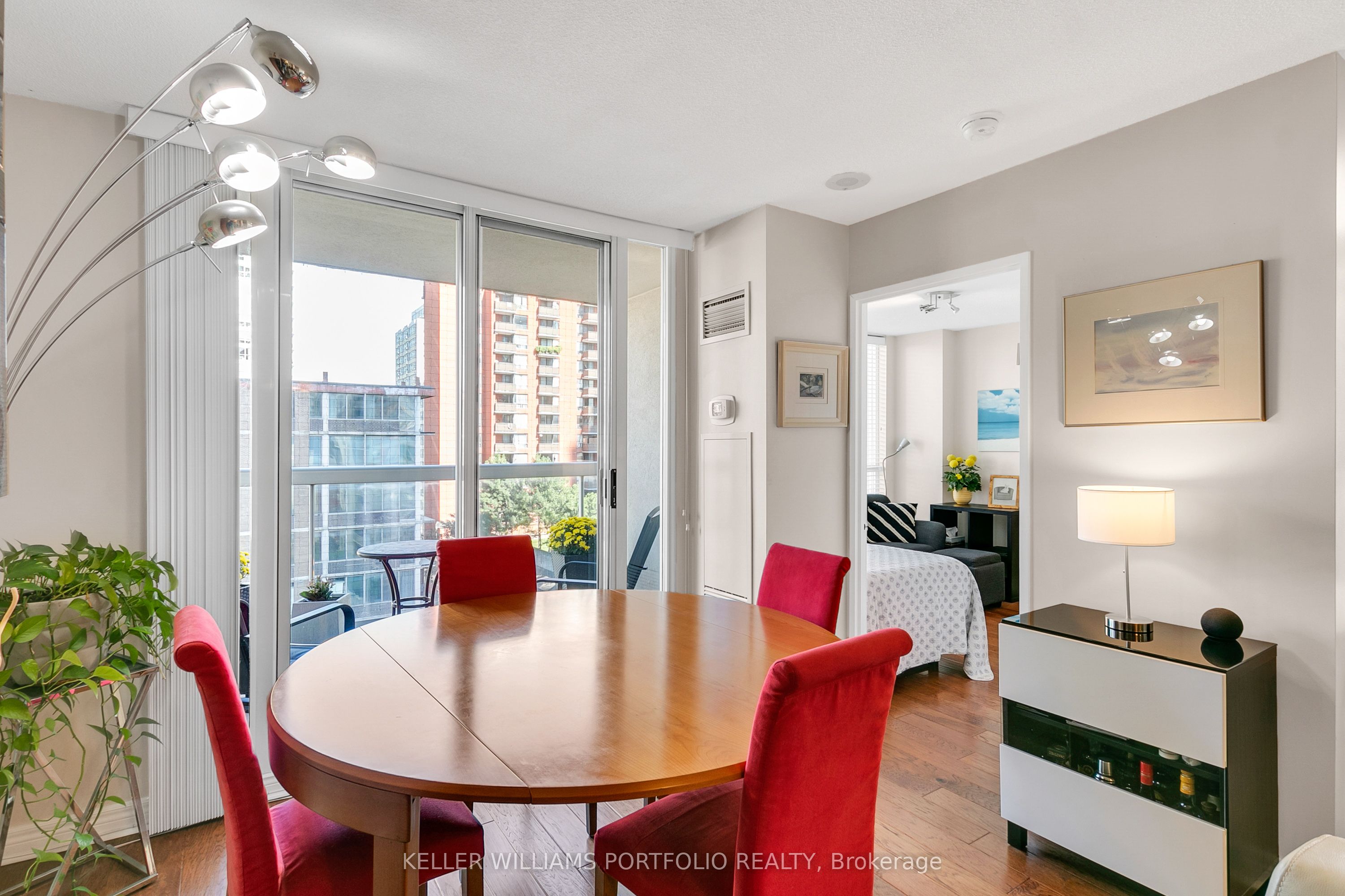 43 Eglinton Avenue E, #1009
