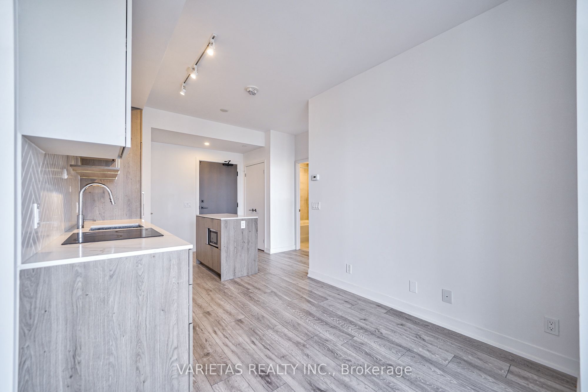 15 Holmes Avenue #1906