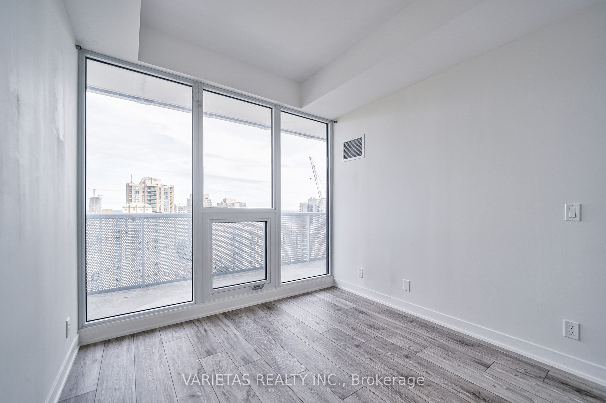 15 Holmes Avenue #1906