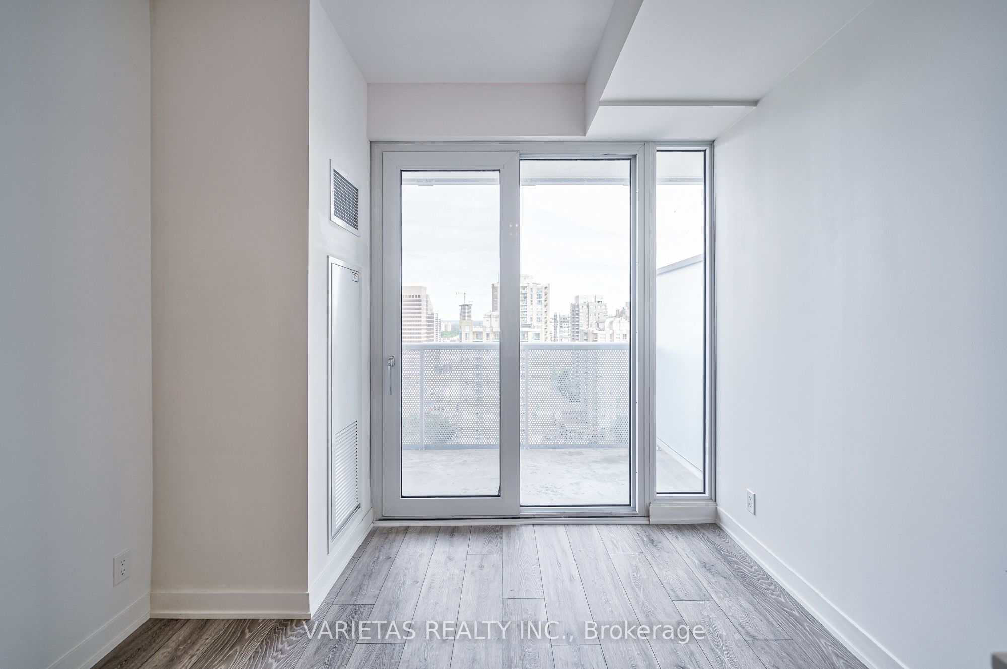 15 Holmes Avenue #1906