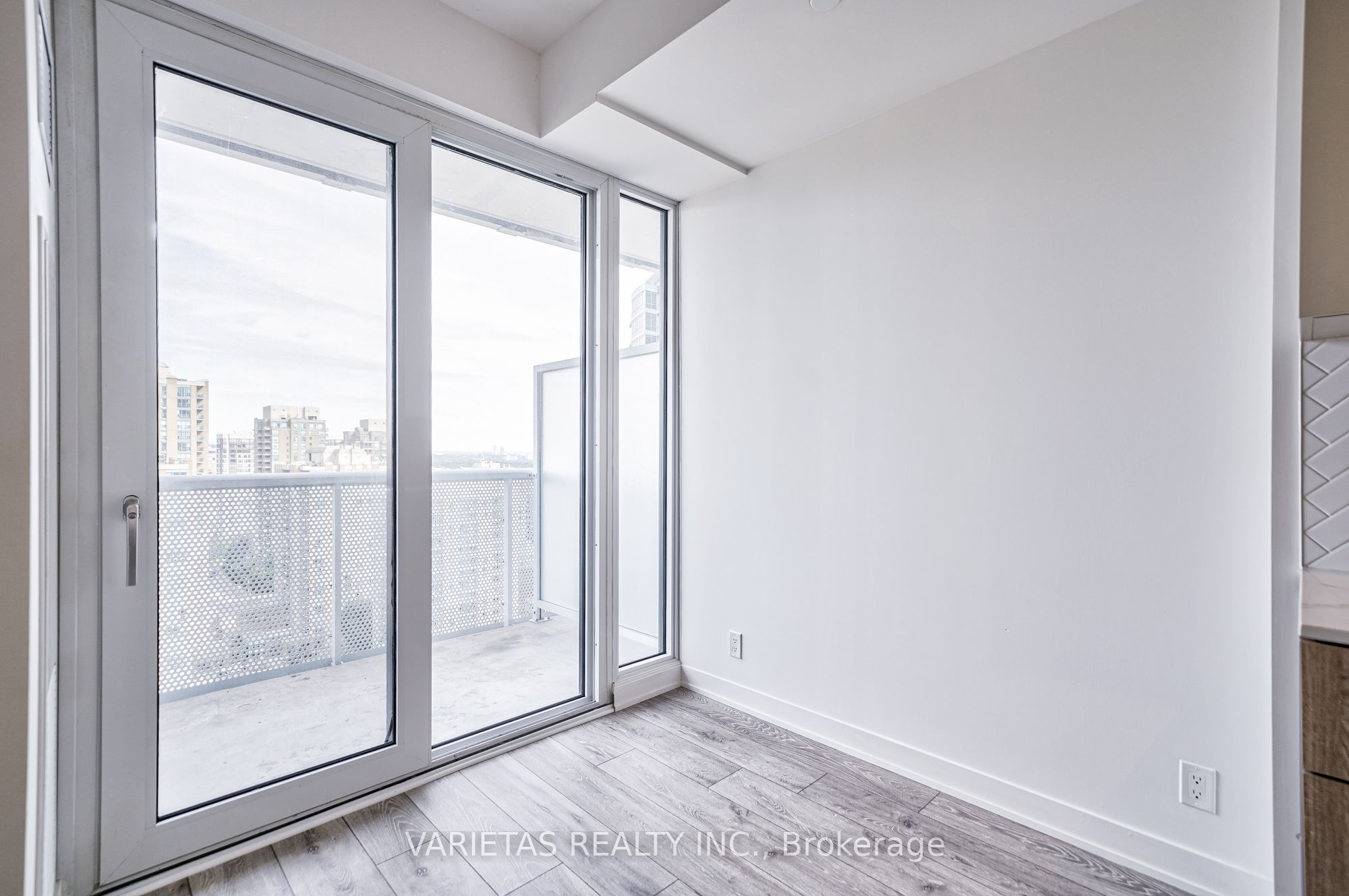 15 Holmes Avenue #1906