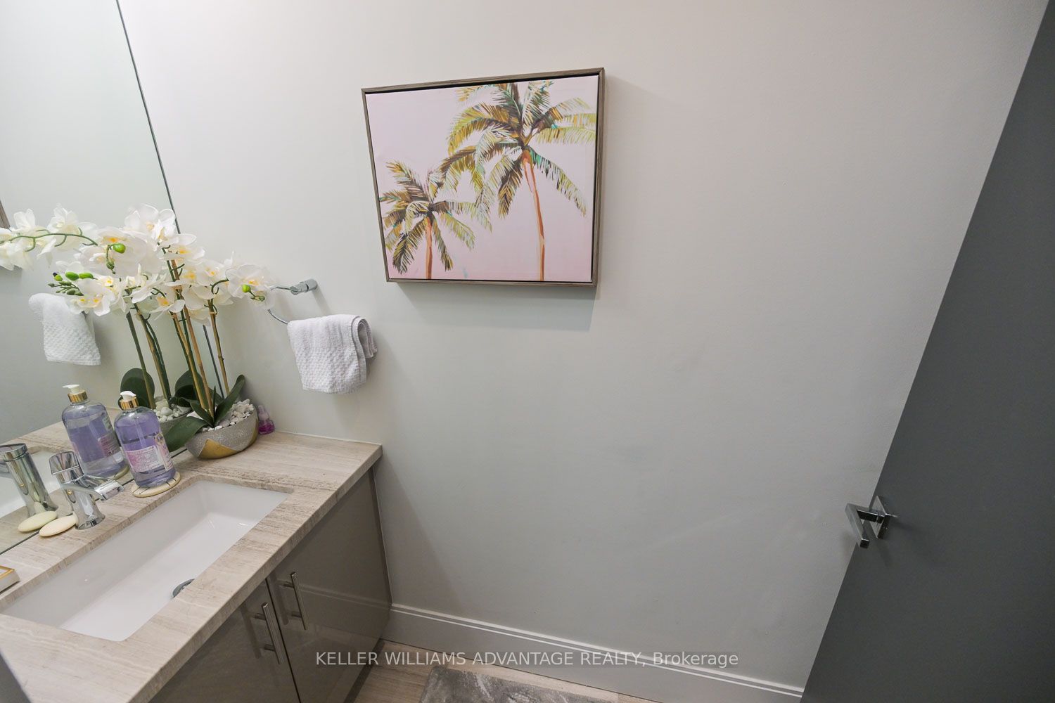 29 Queens Quay E #616