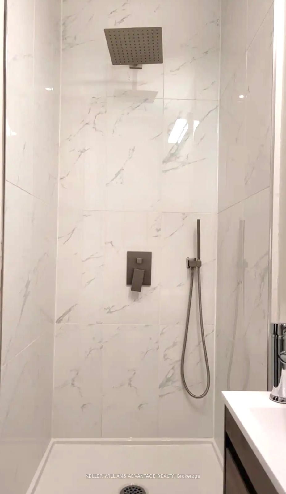 29 Queens Quay E #616