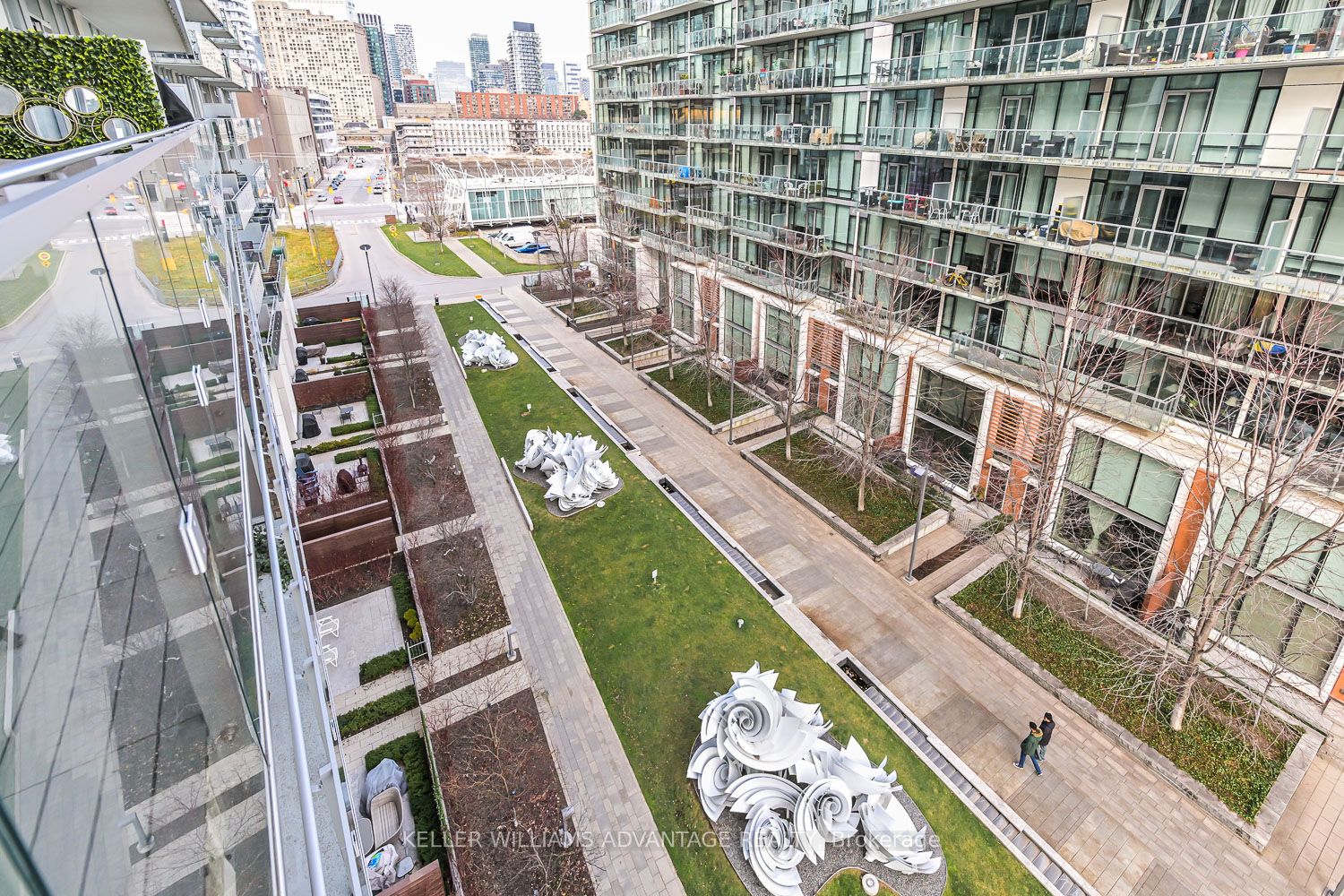29 Queens Quay E #616