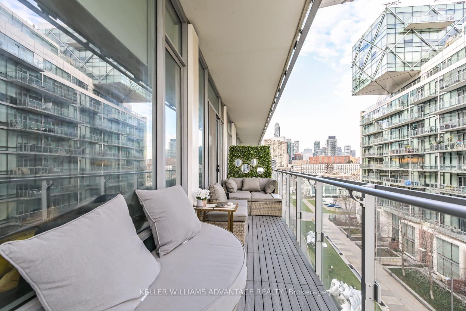 29 Queens Quay E #616