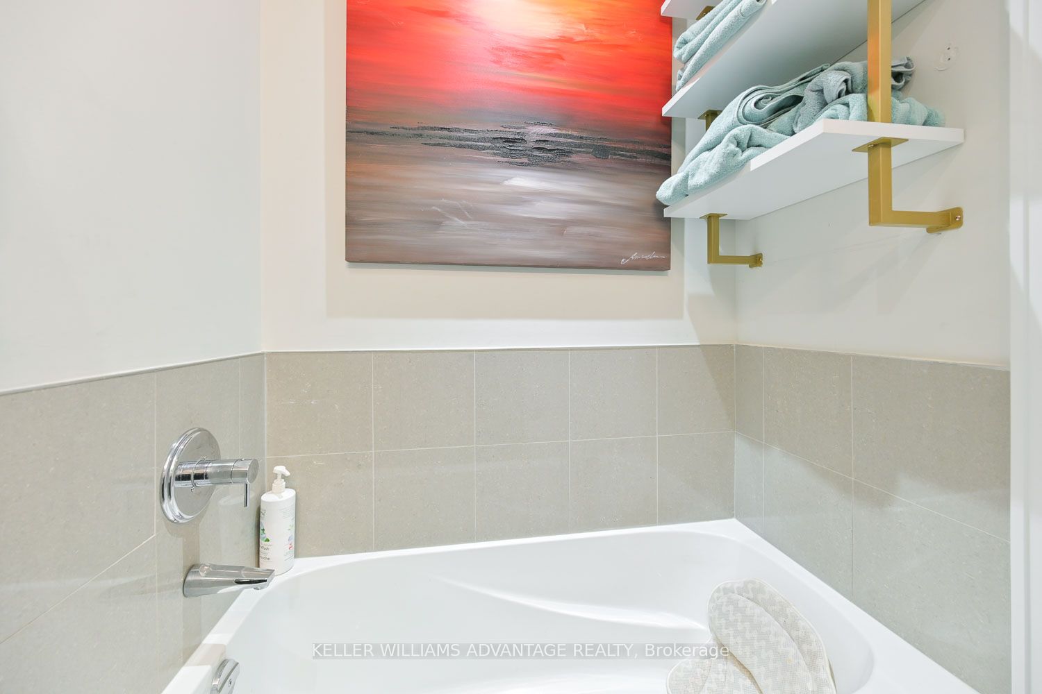 29 Queens Quay E #616