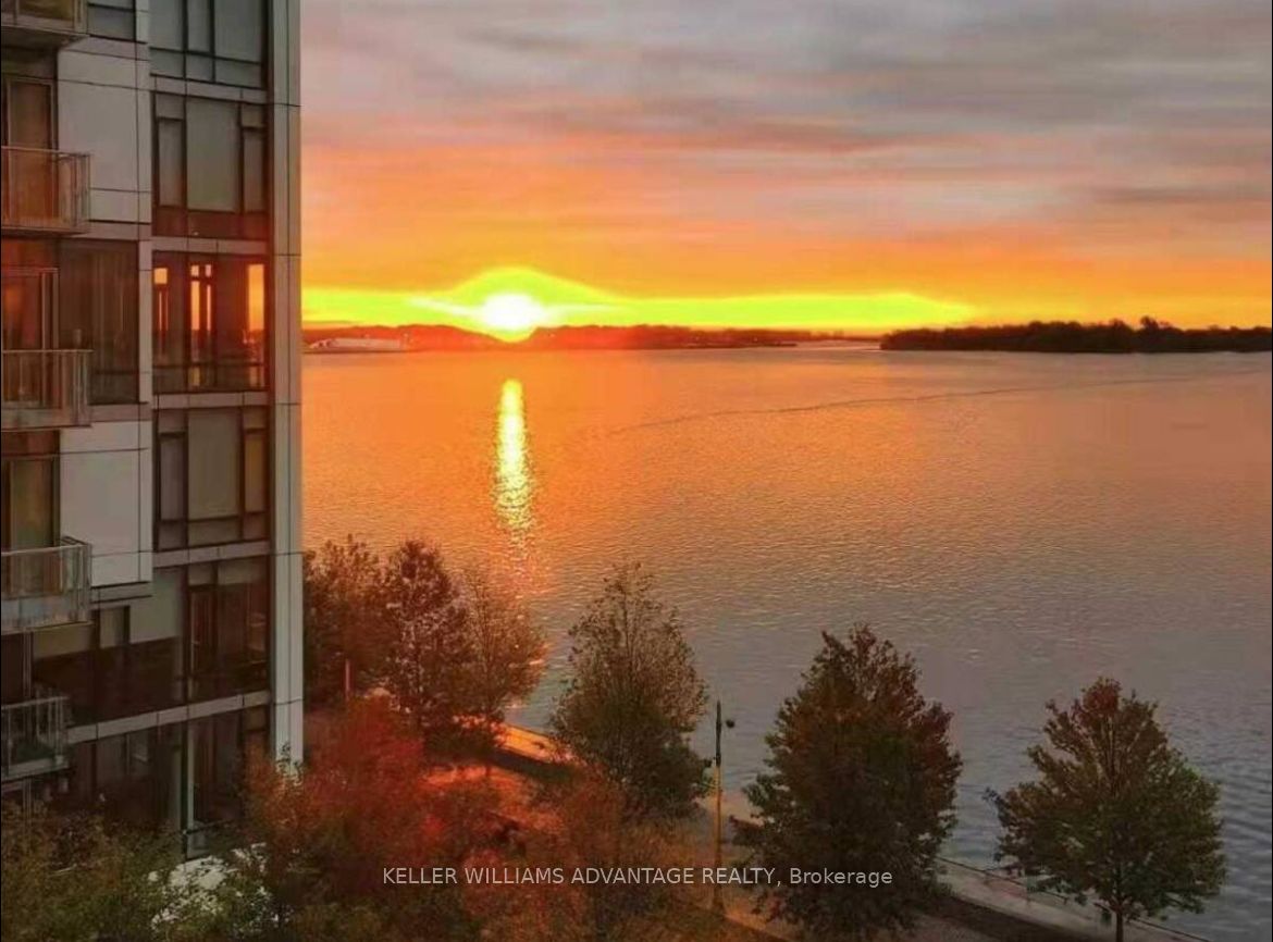 29 Queens Quay E #616