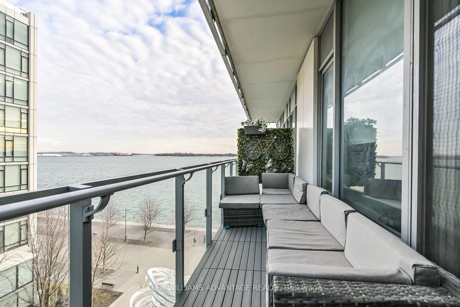 29 Queens Quay E #616