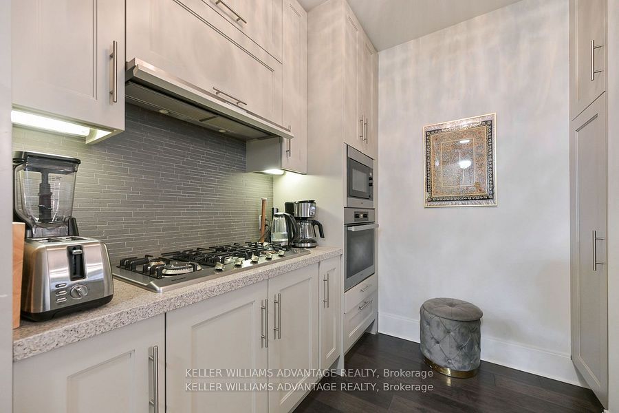 29 Queens Quay E #616