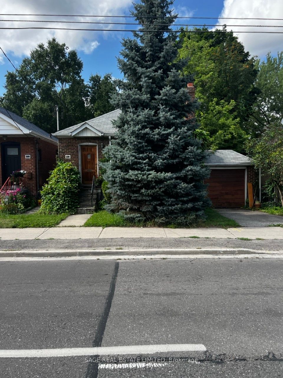 326 Lawrence Avenue W