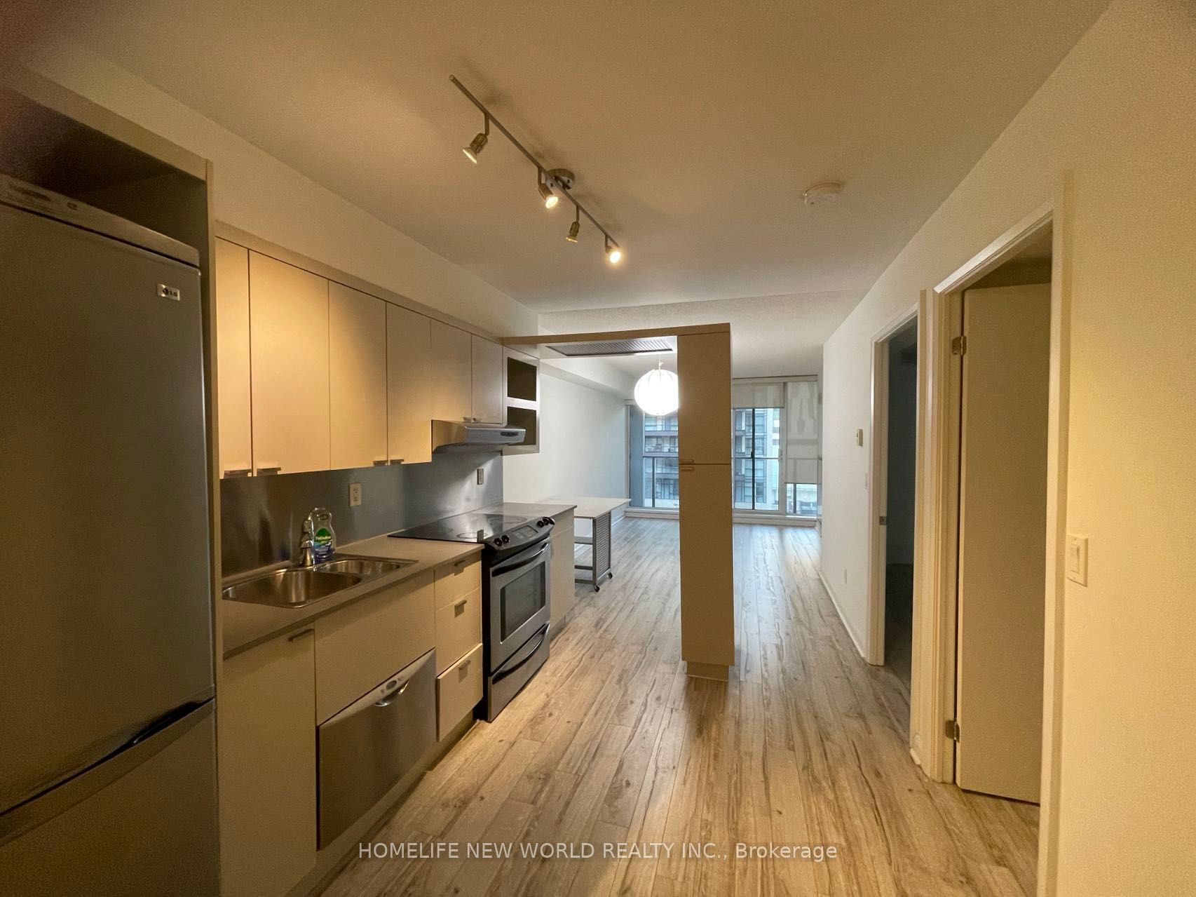 111 Elizabeth Street, #752