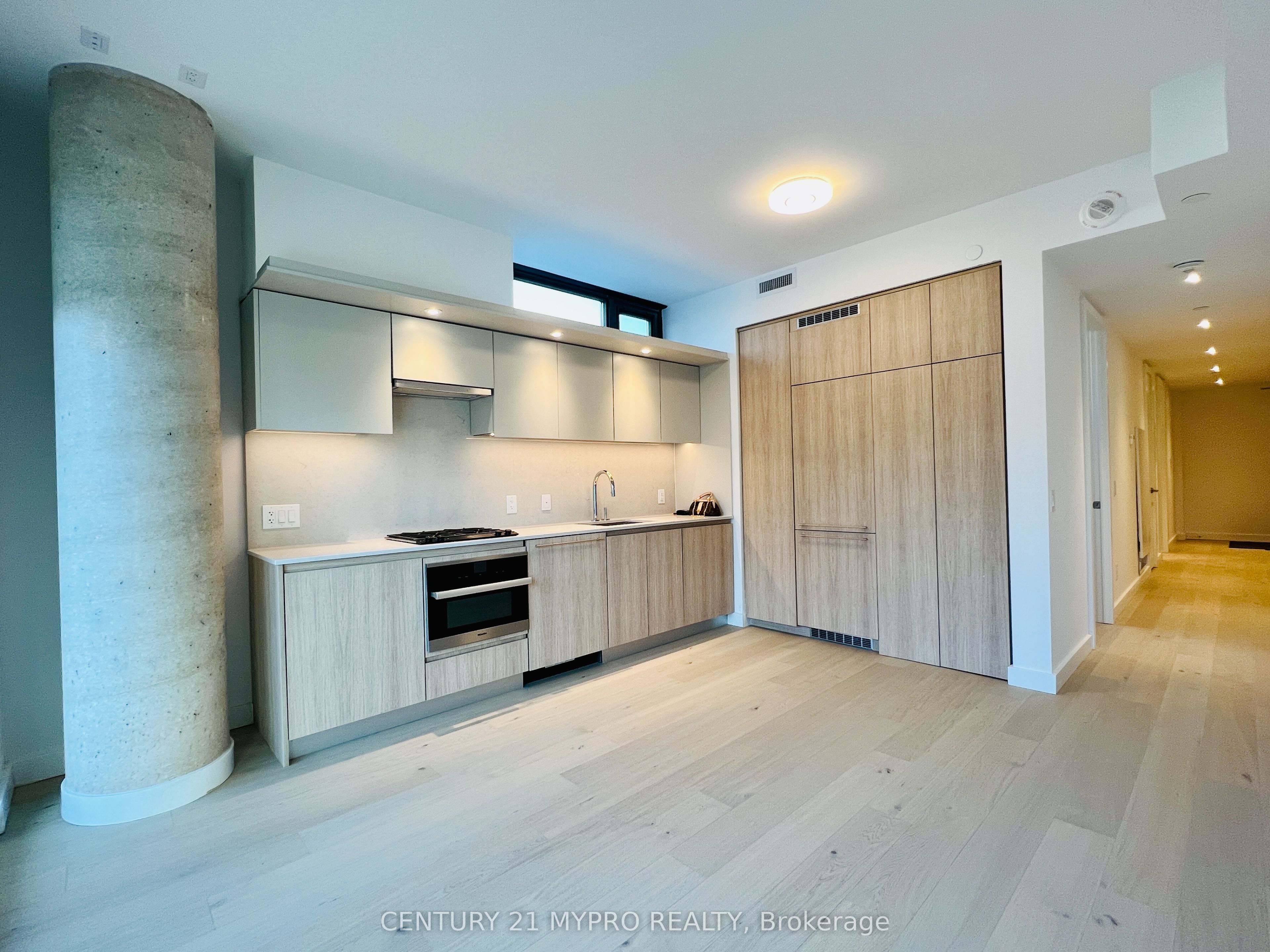 81 Wellesley Street E, #907