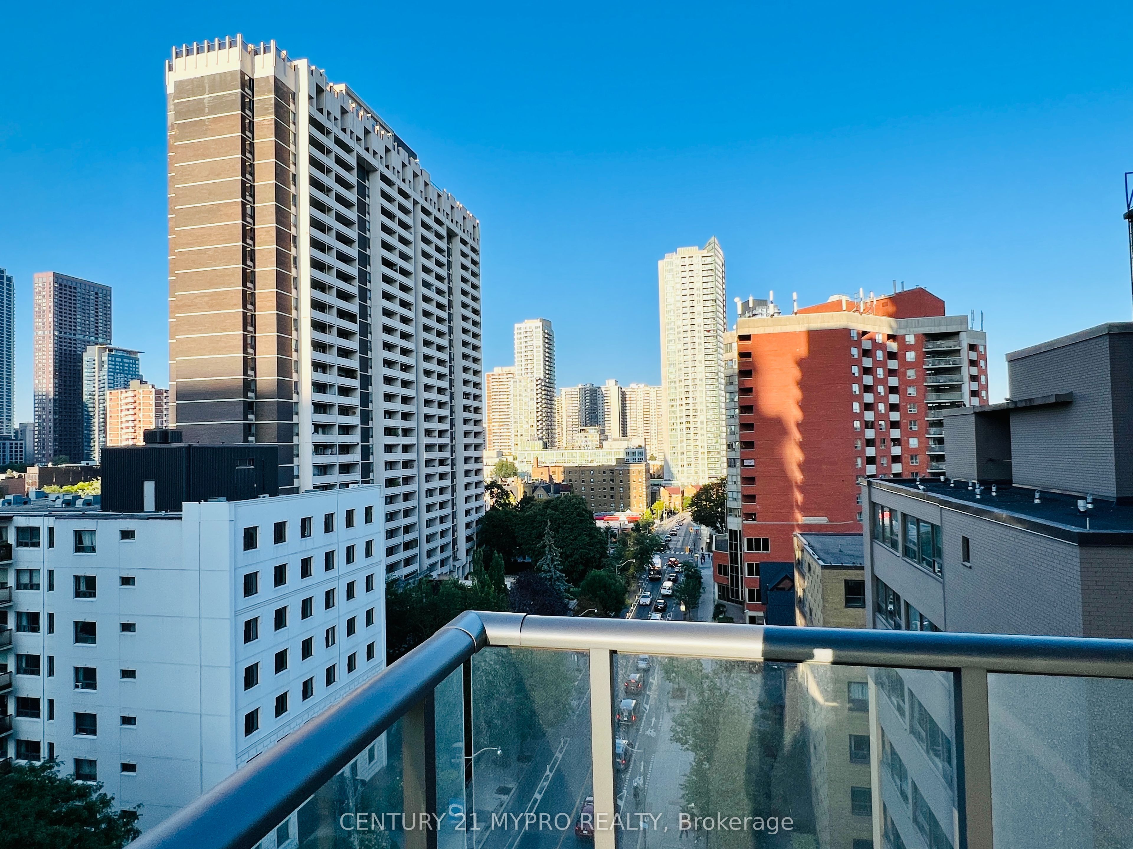 81 Wellesley Street E, #907