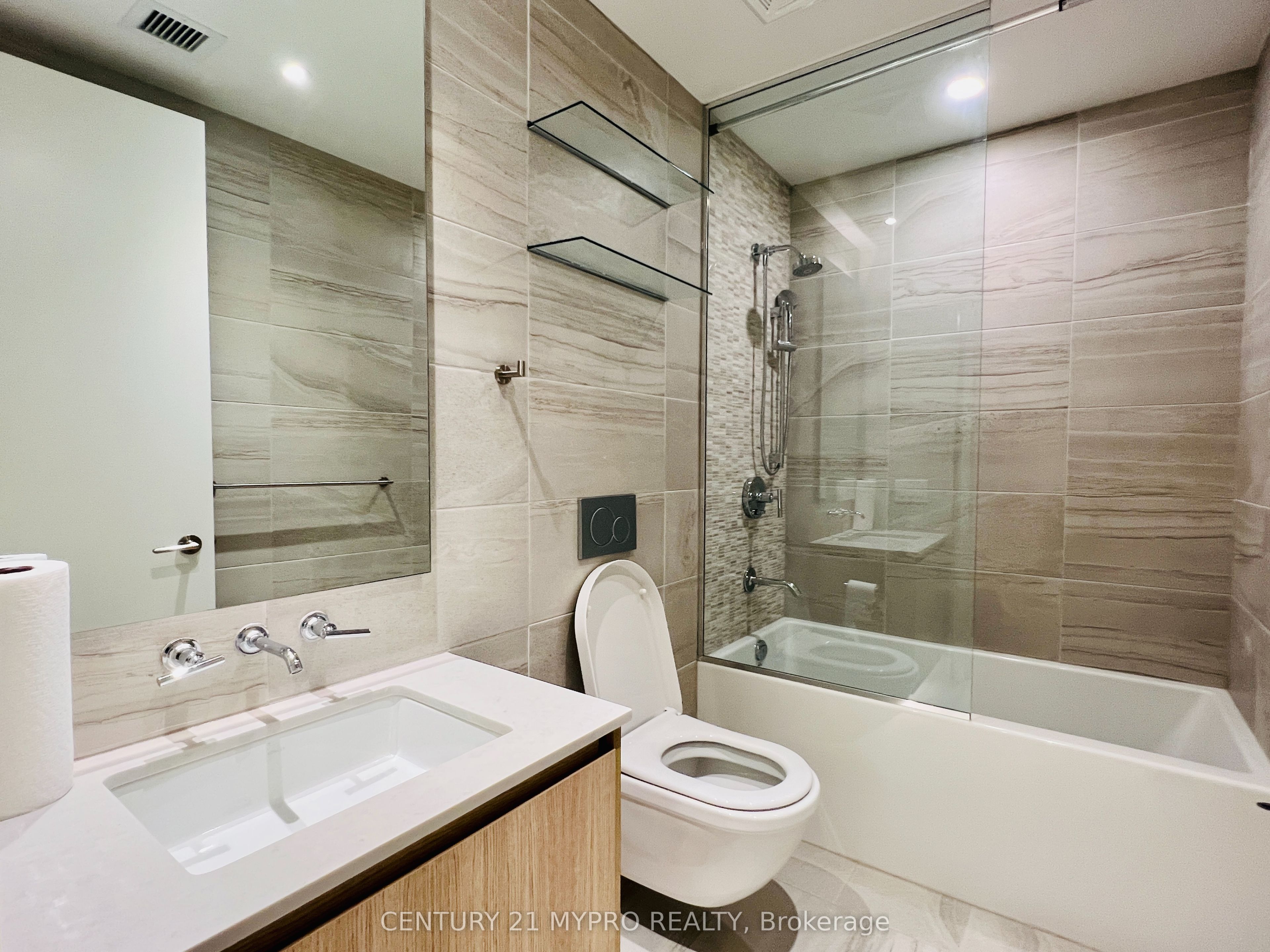 81 Wellesley Street E, #907