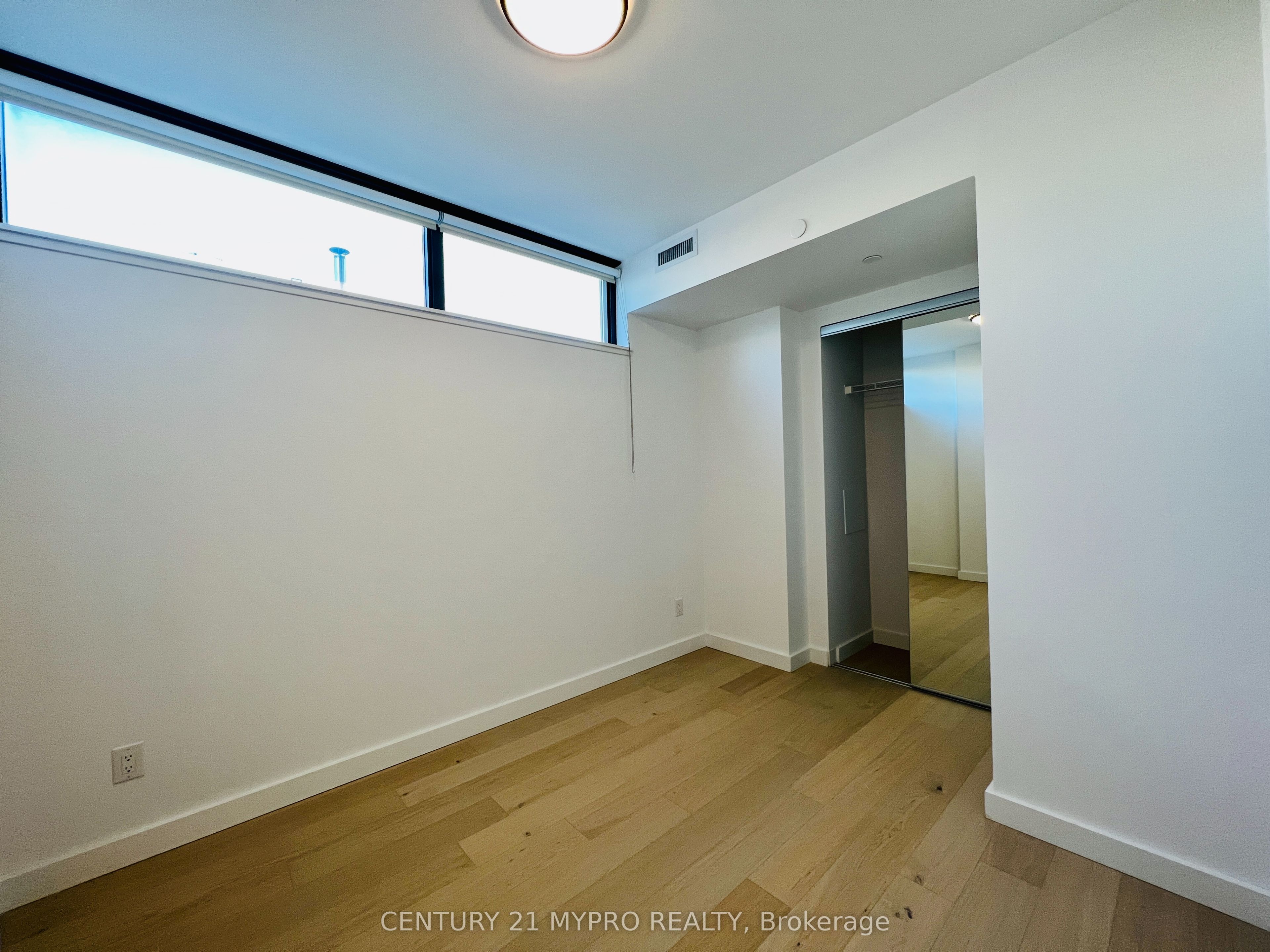81 Wellesley Street E, #907