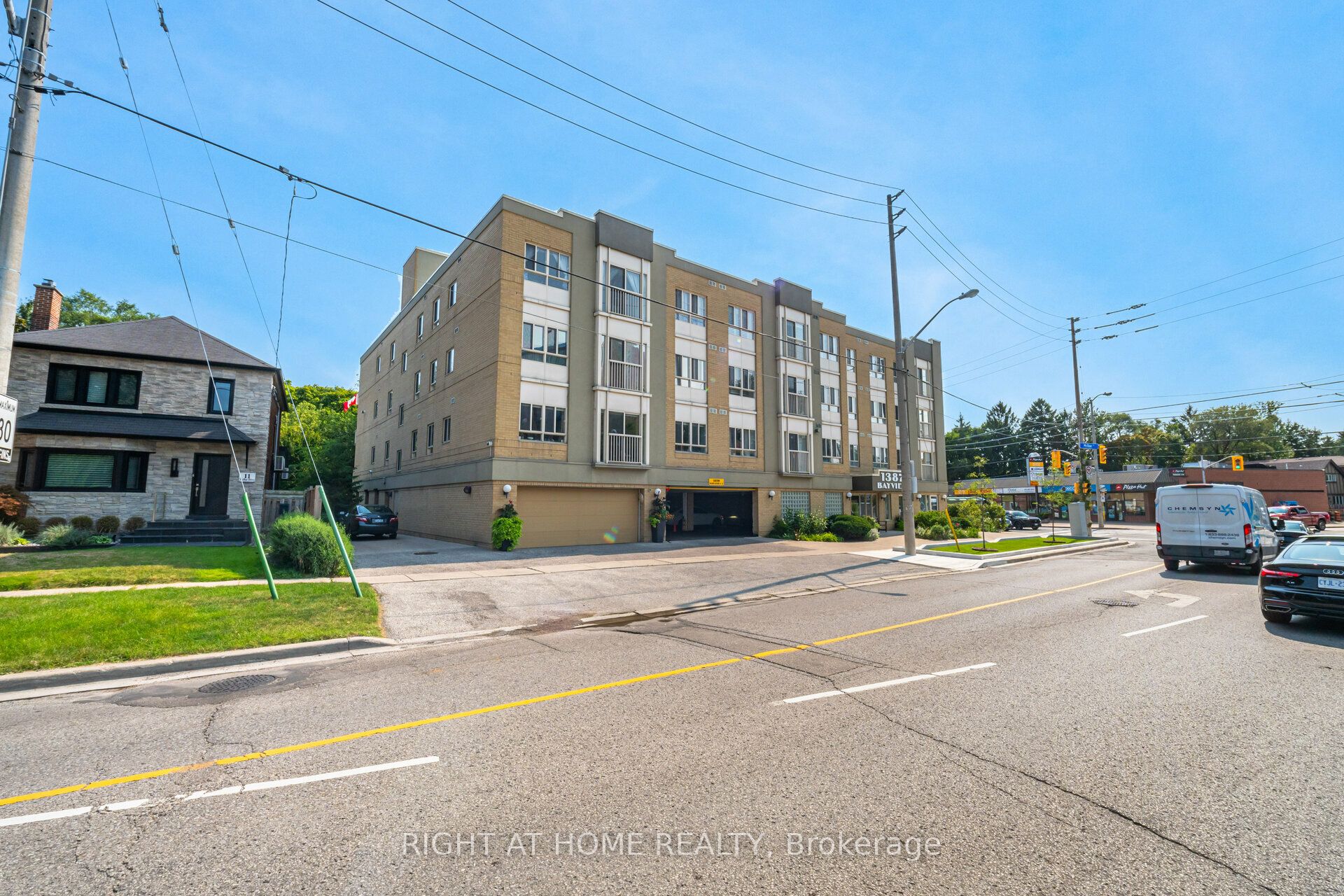 1387 Bayview Avenue #306