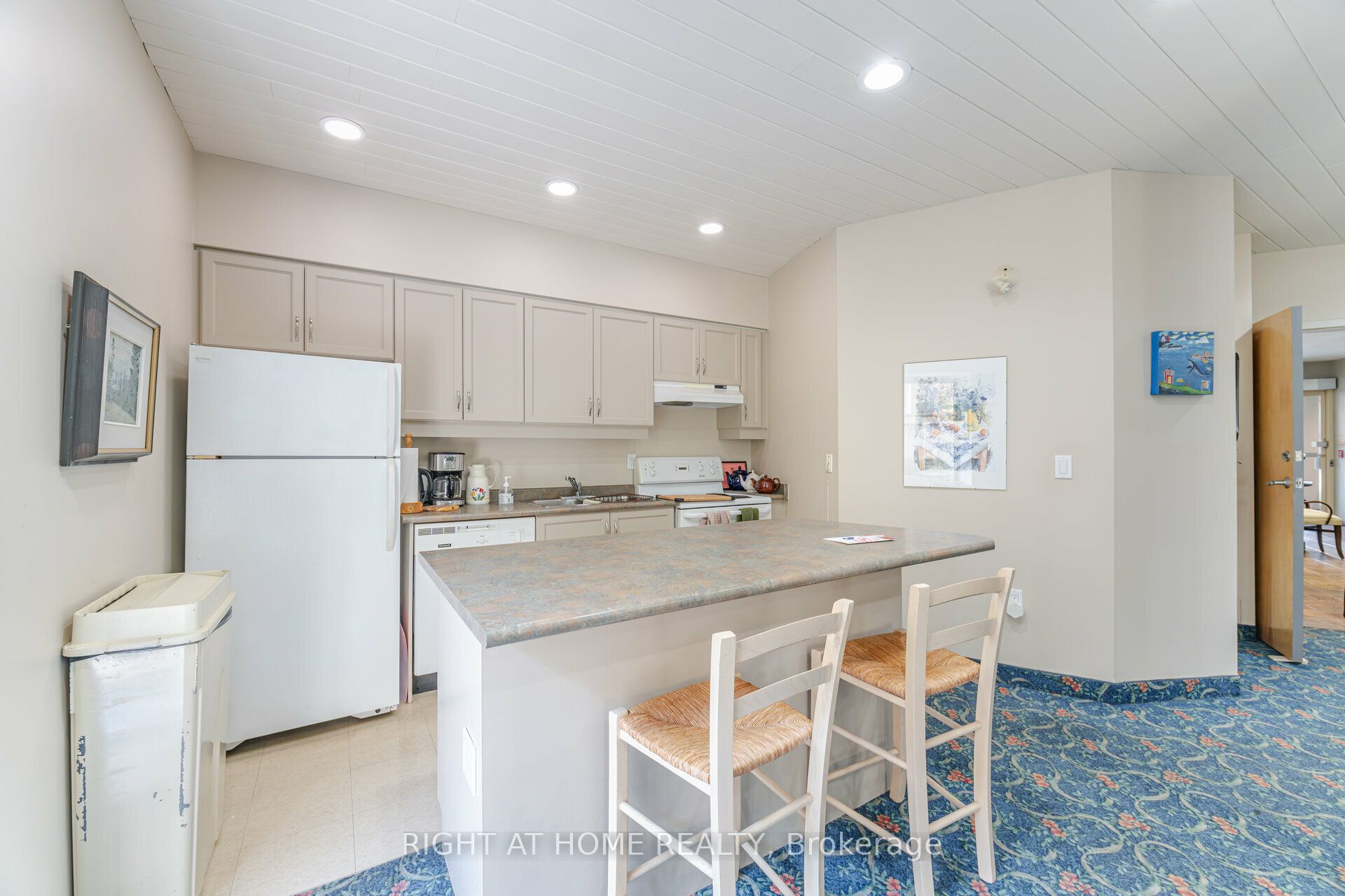 1387 Bayview Avenue #306