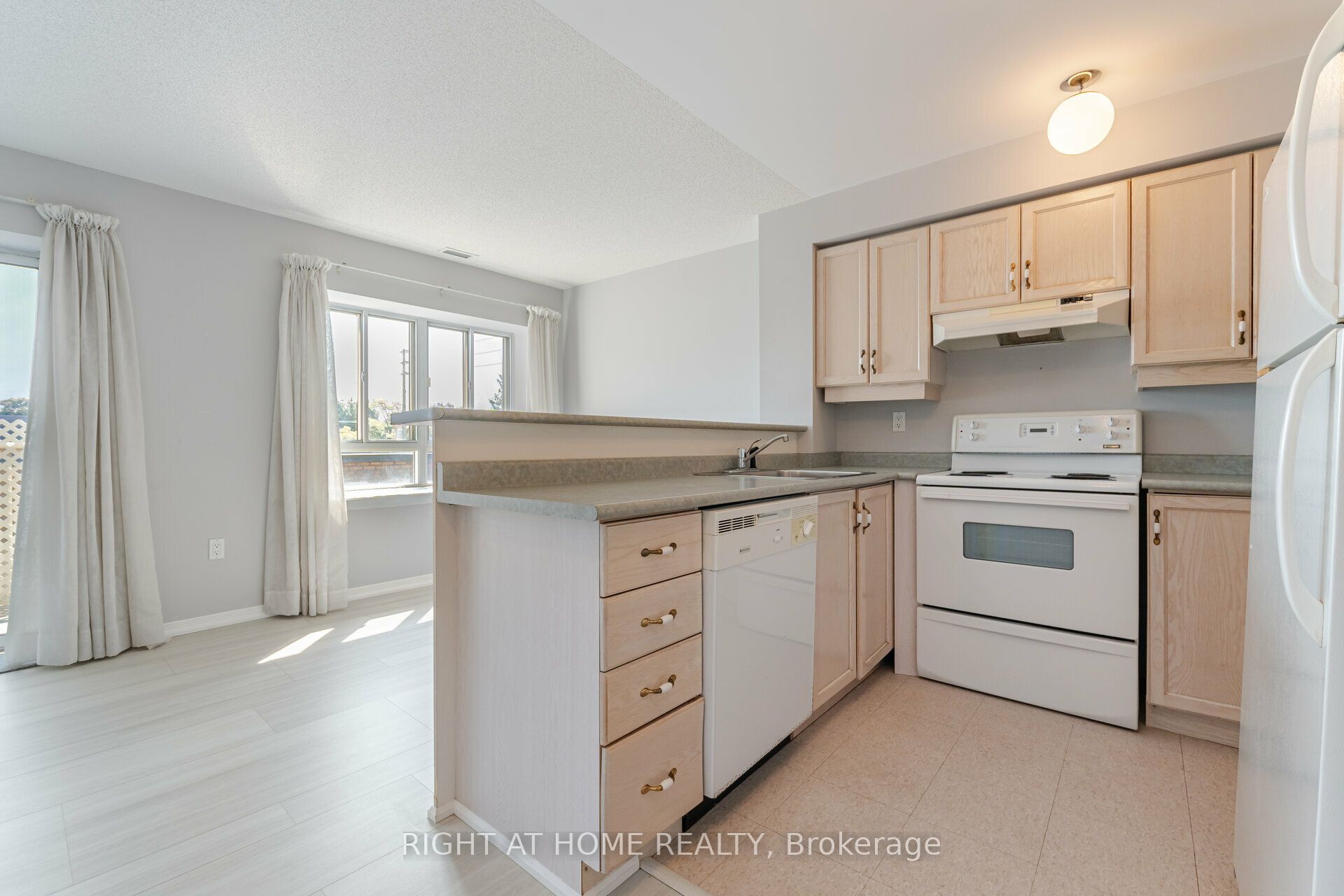 1387 Bayview Avenue #306