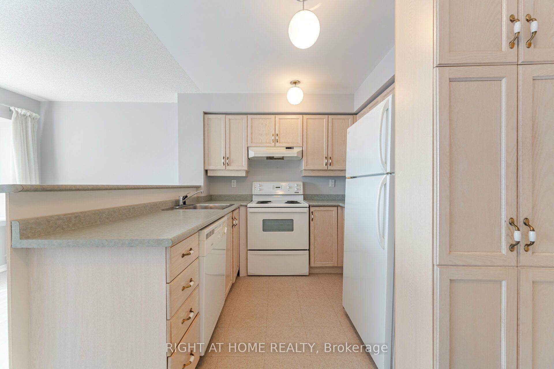 1387 Bayview Avenue #306