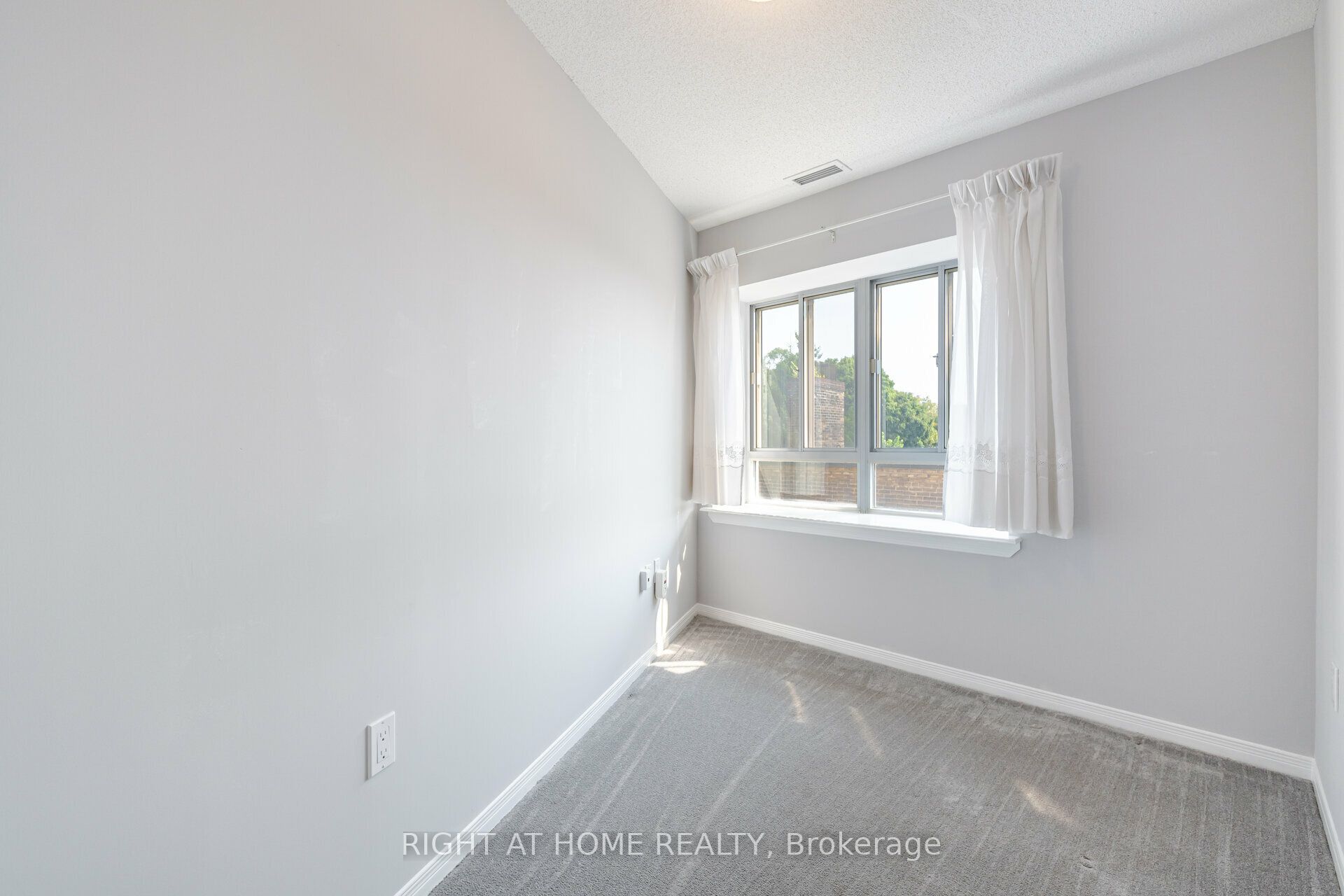 1387 Bayview Avenue #306