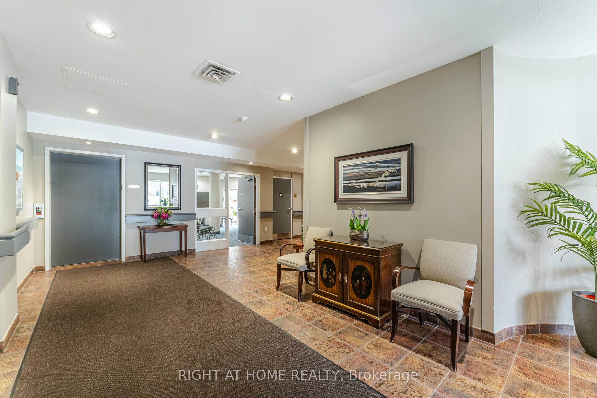 1387 Bayview Avenue #306