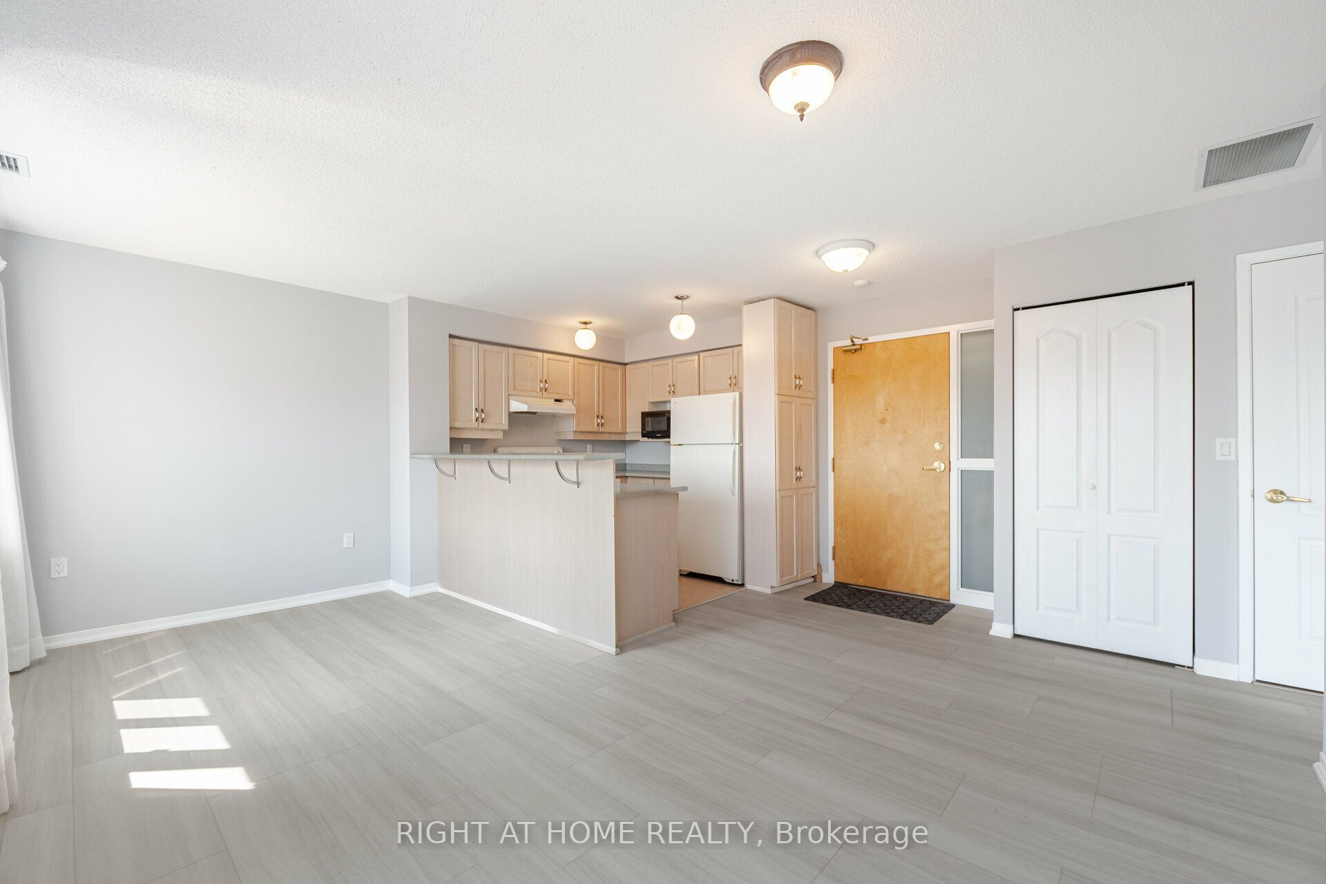 1387 Bayview Avenue #306