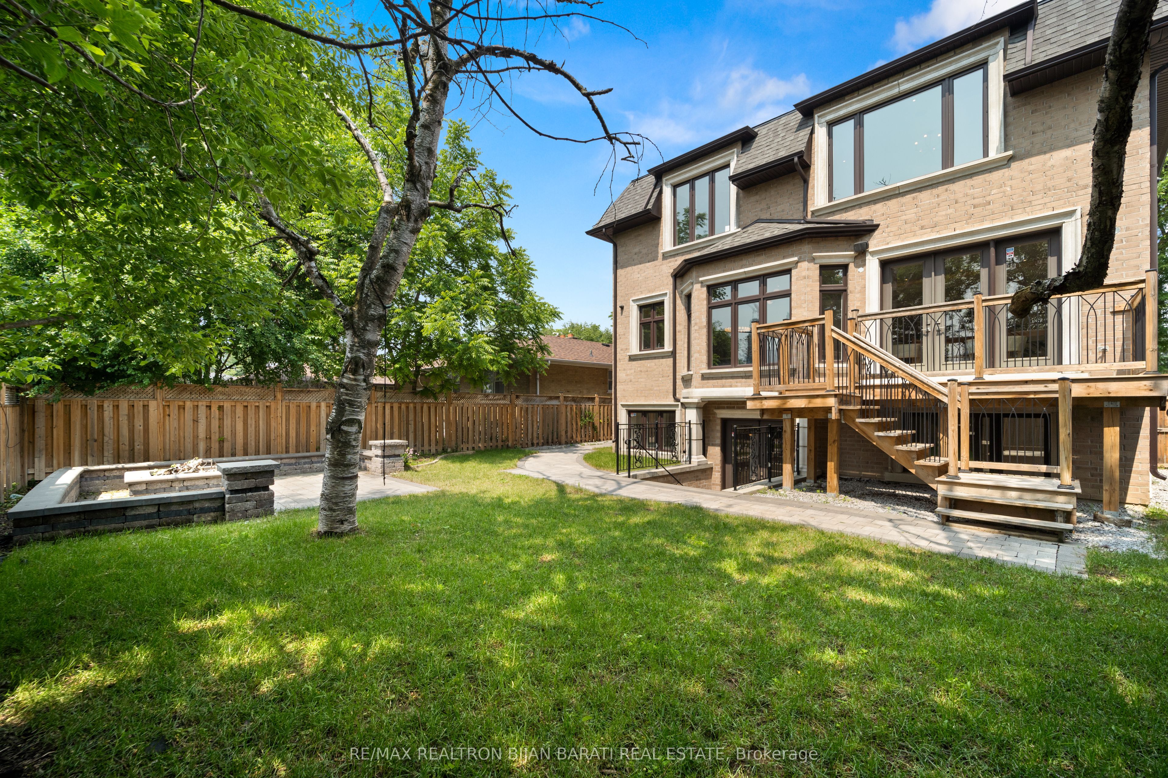 6 Harnish Crescent
