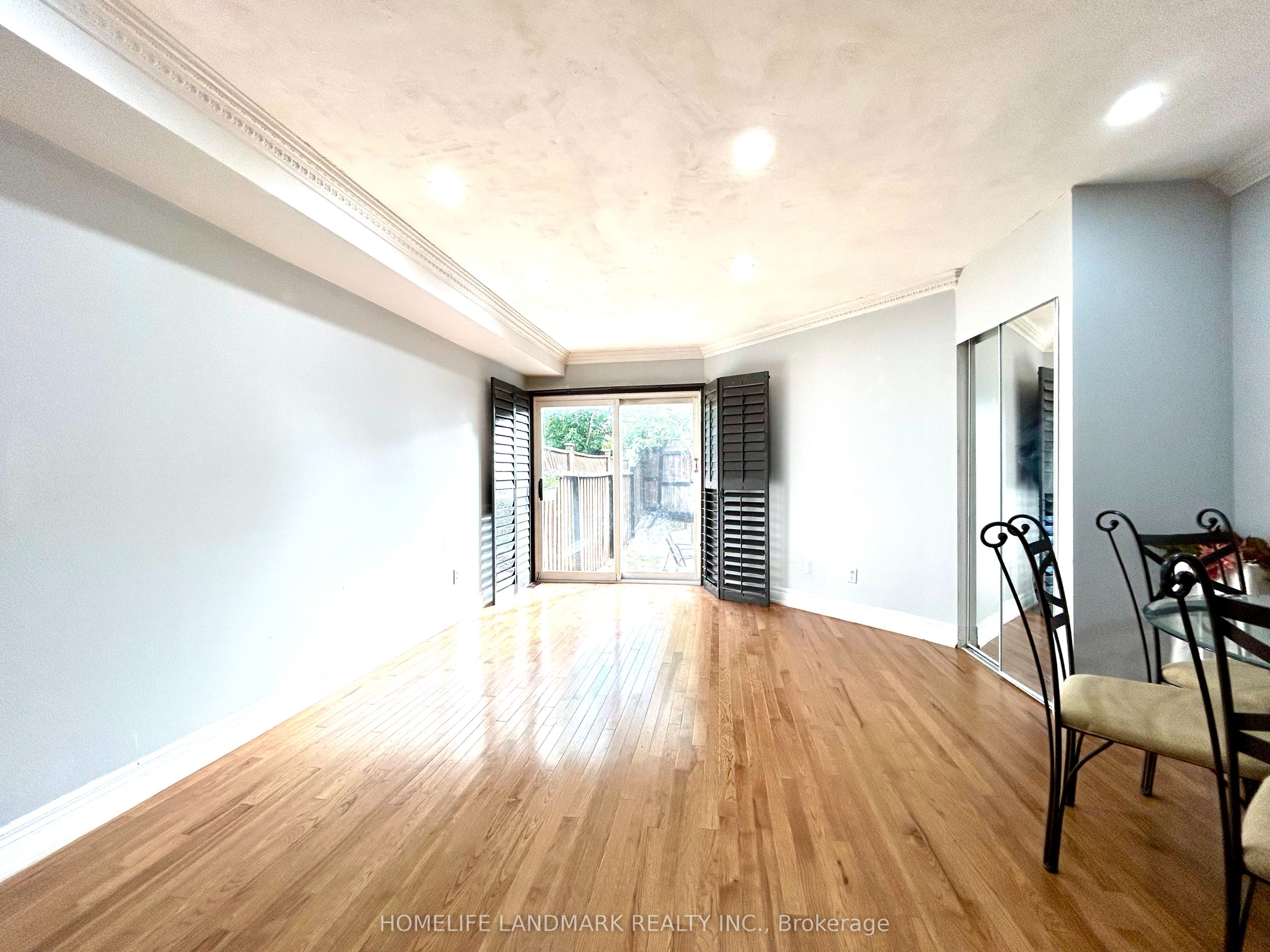19 Warner Ave Avenue E