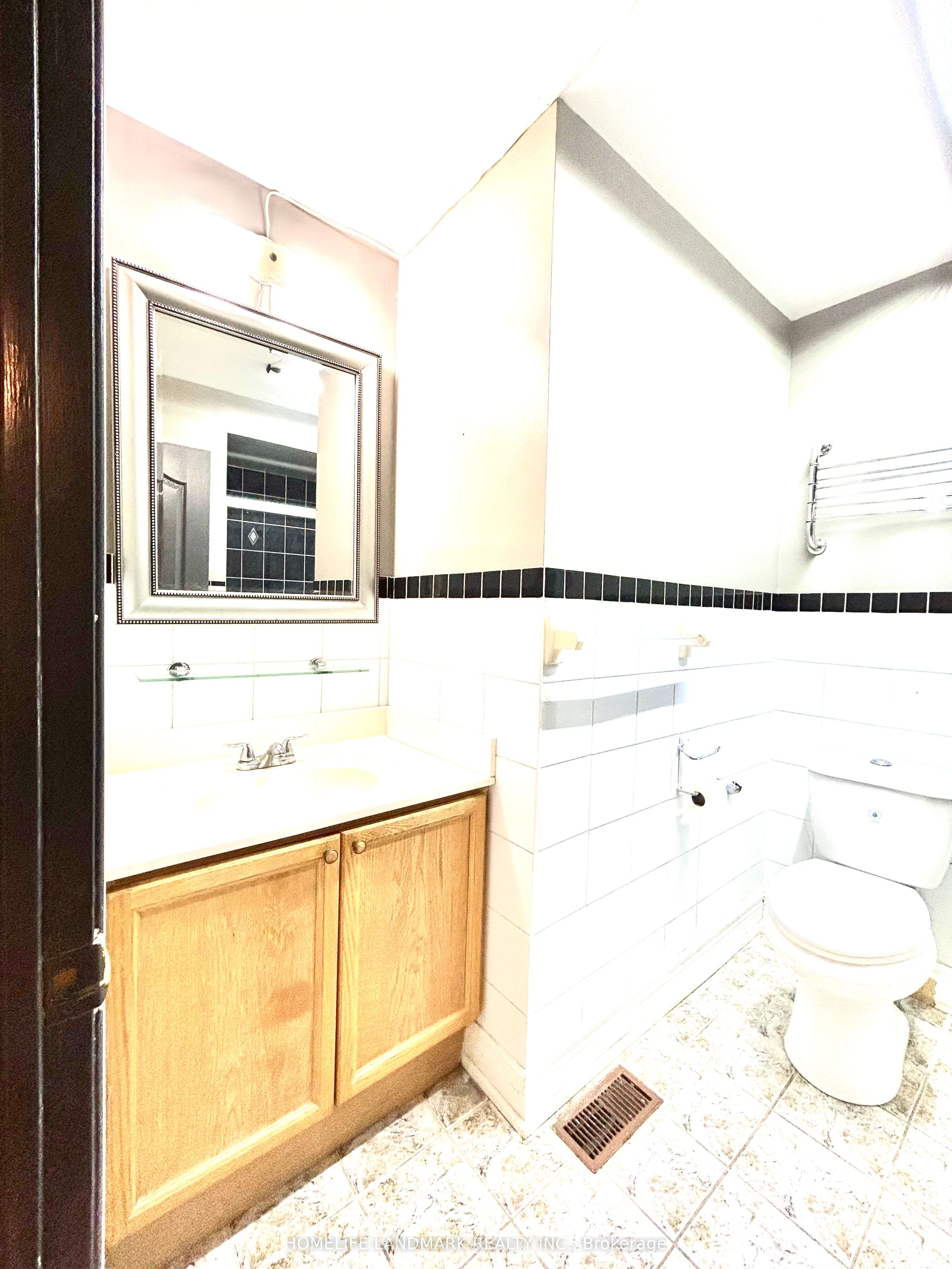19 Warner Ave Avenue E