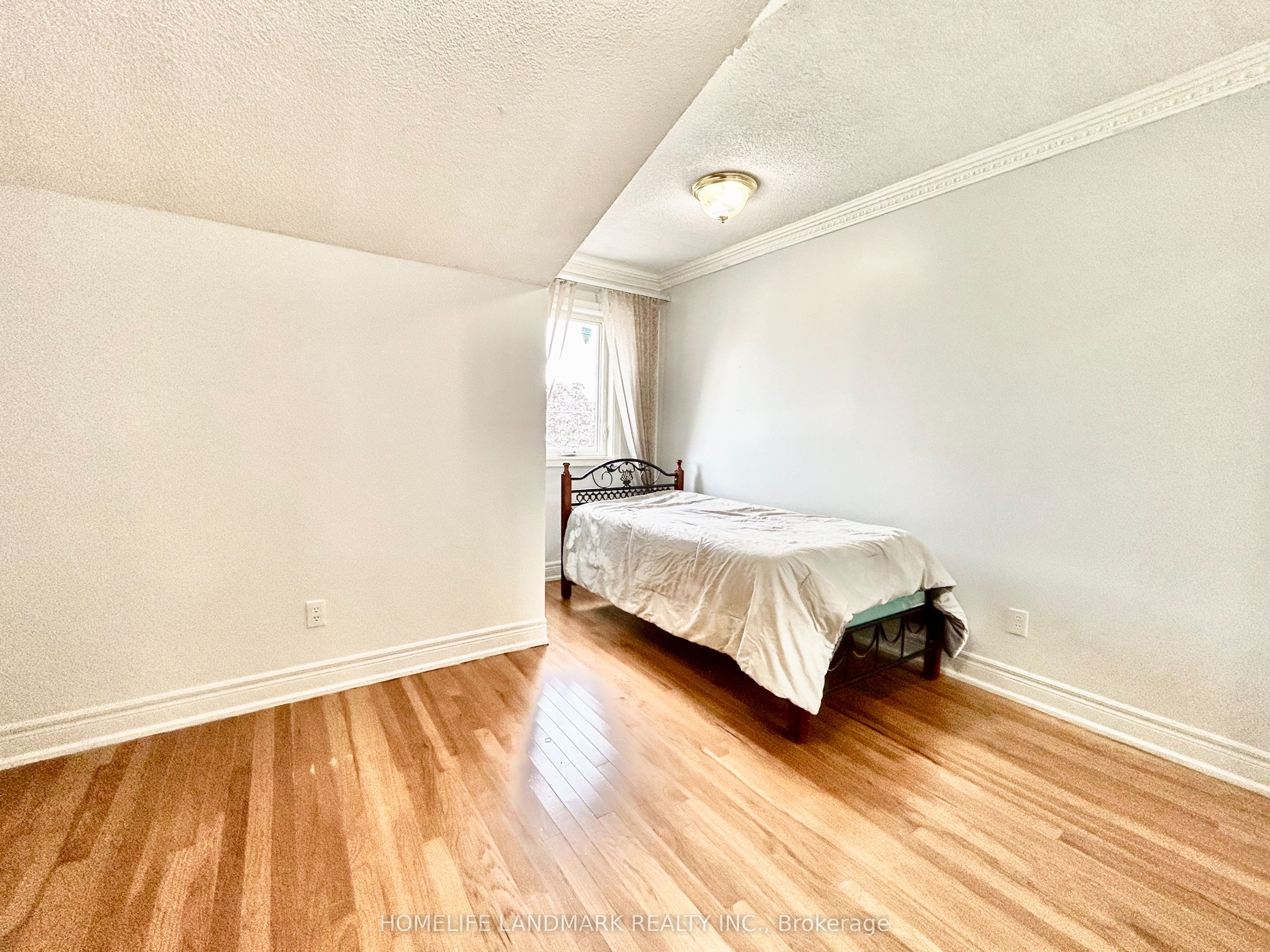 19 Warner Ave Avenue E