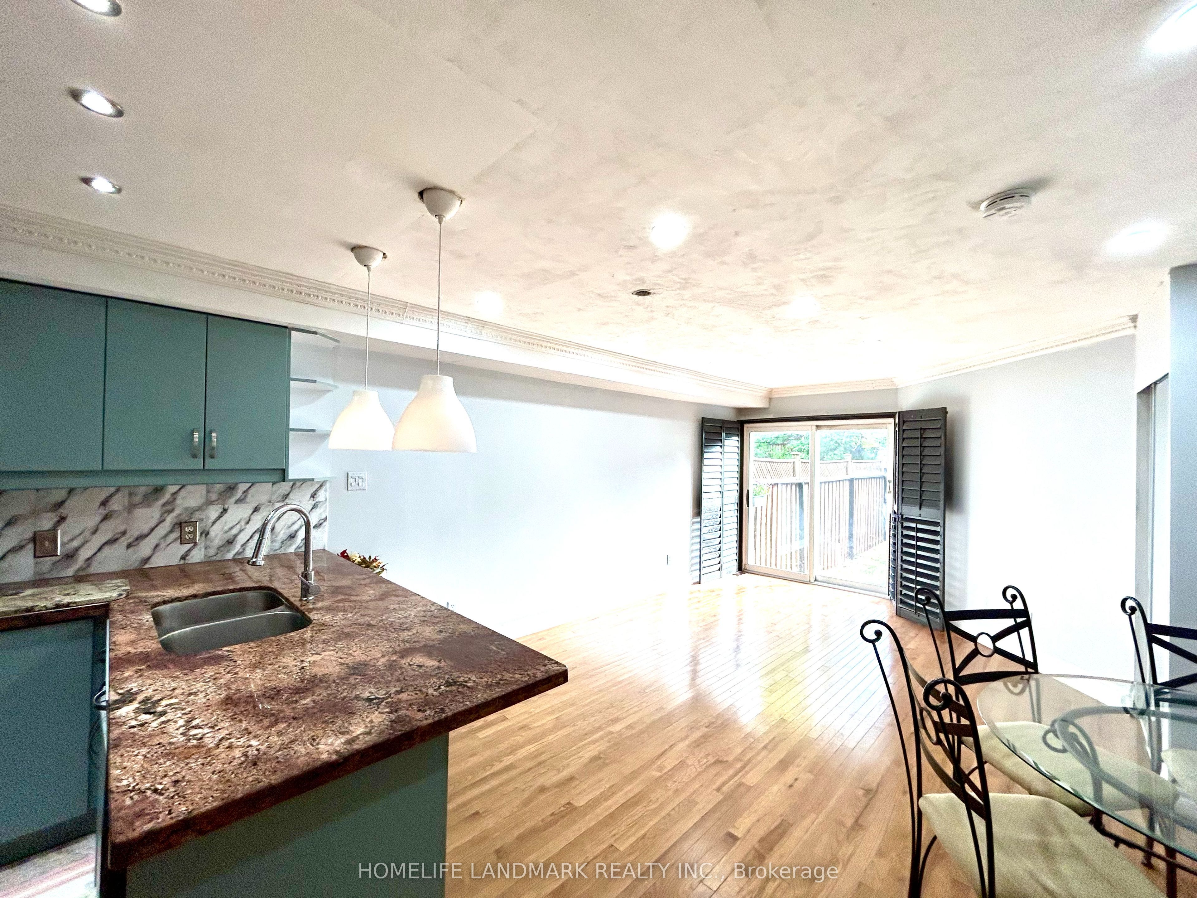 19 Warner Ave Avenue E
