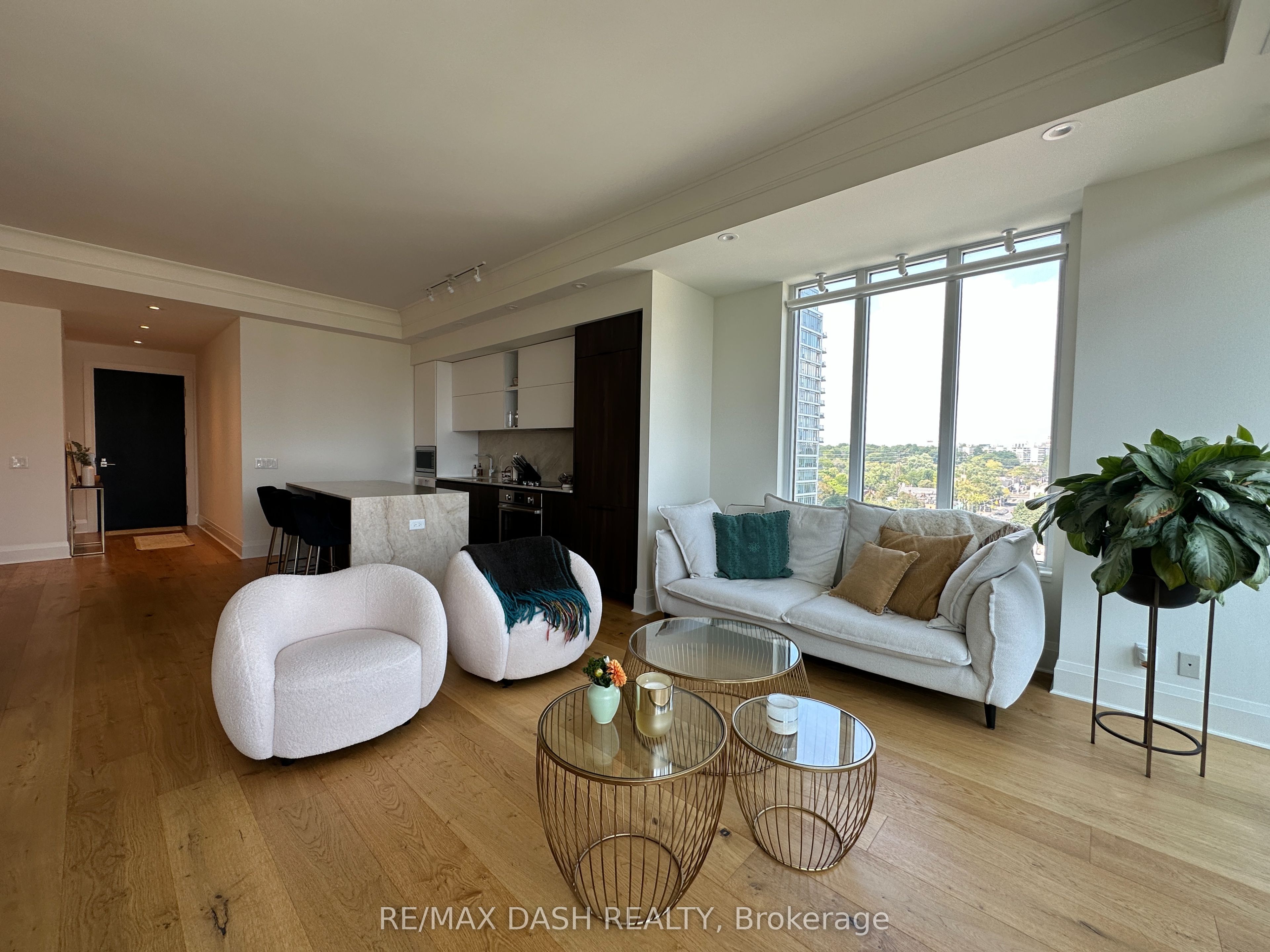 151 Avenue Road, #1002