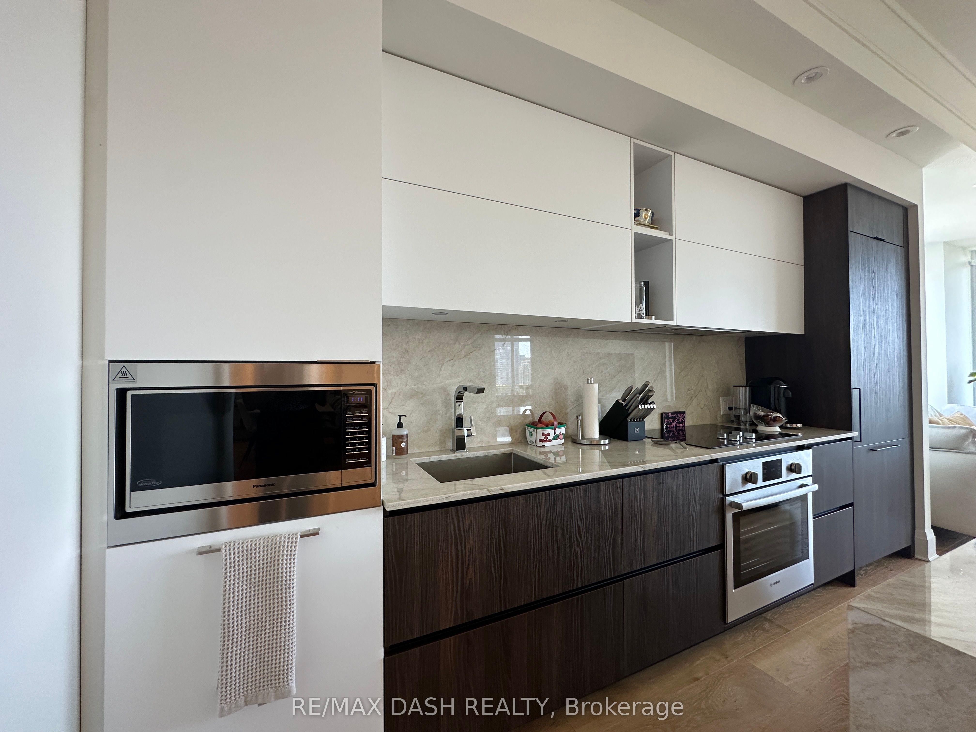 151 Avenue Road, #1002