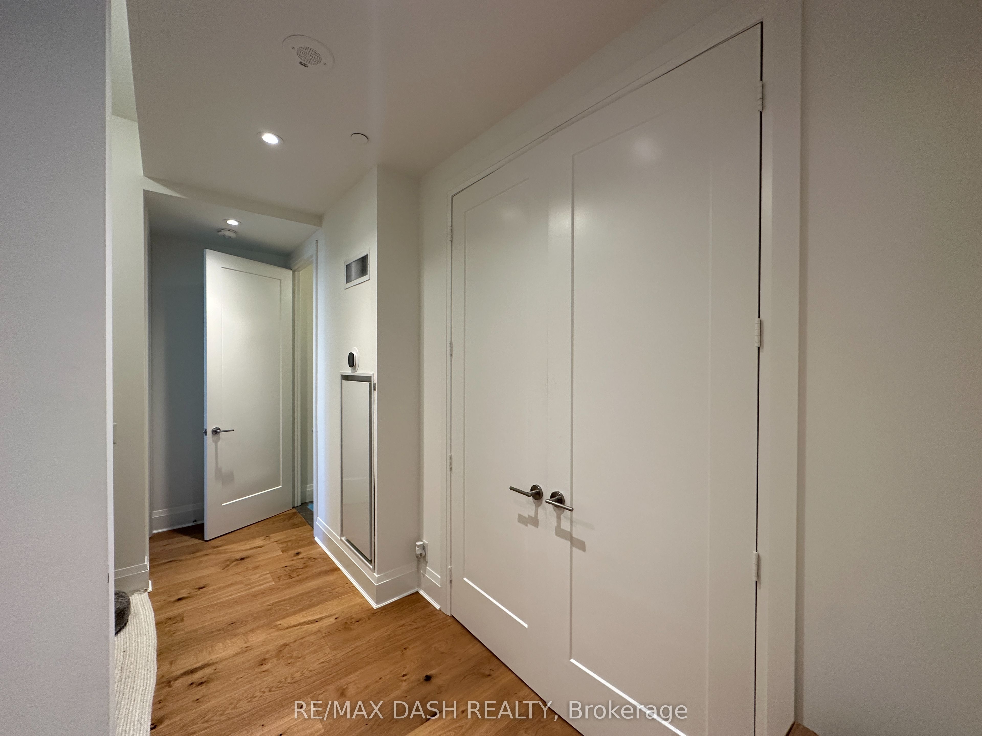 151 Avenue Road, #1002