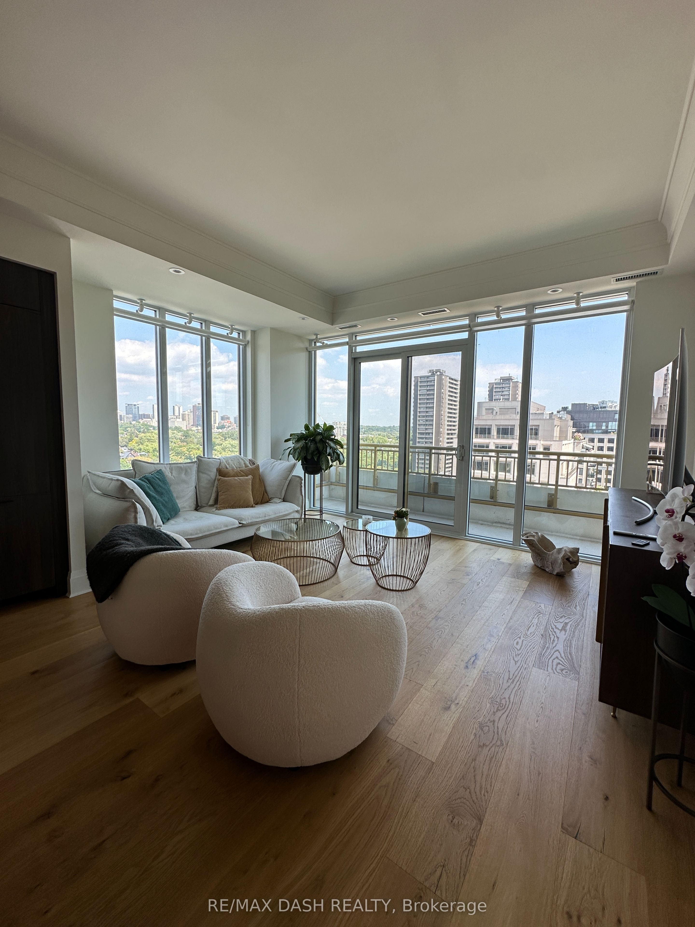 151 Avenue Road, #1002