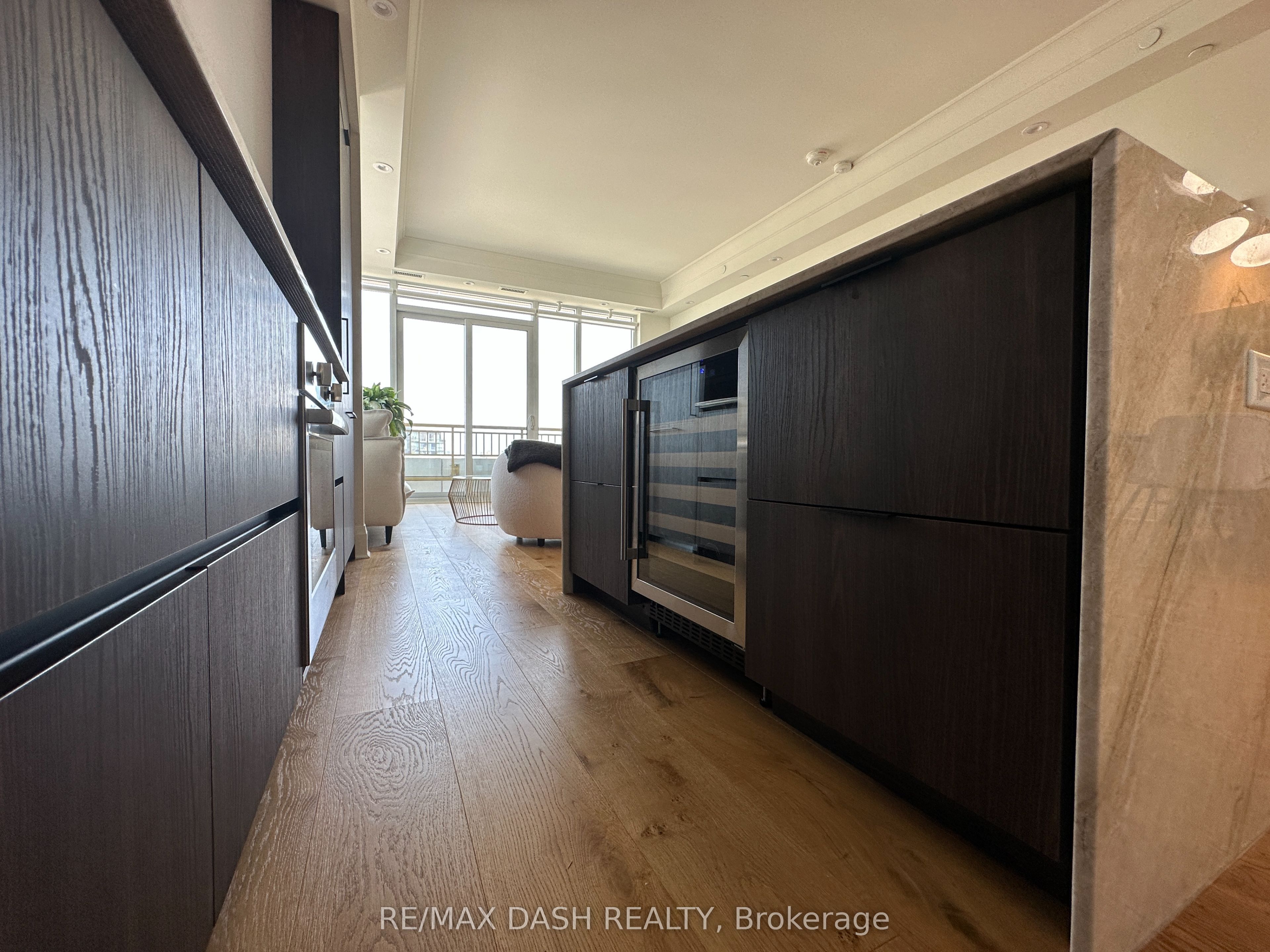 151 Avenue Road, #1002