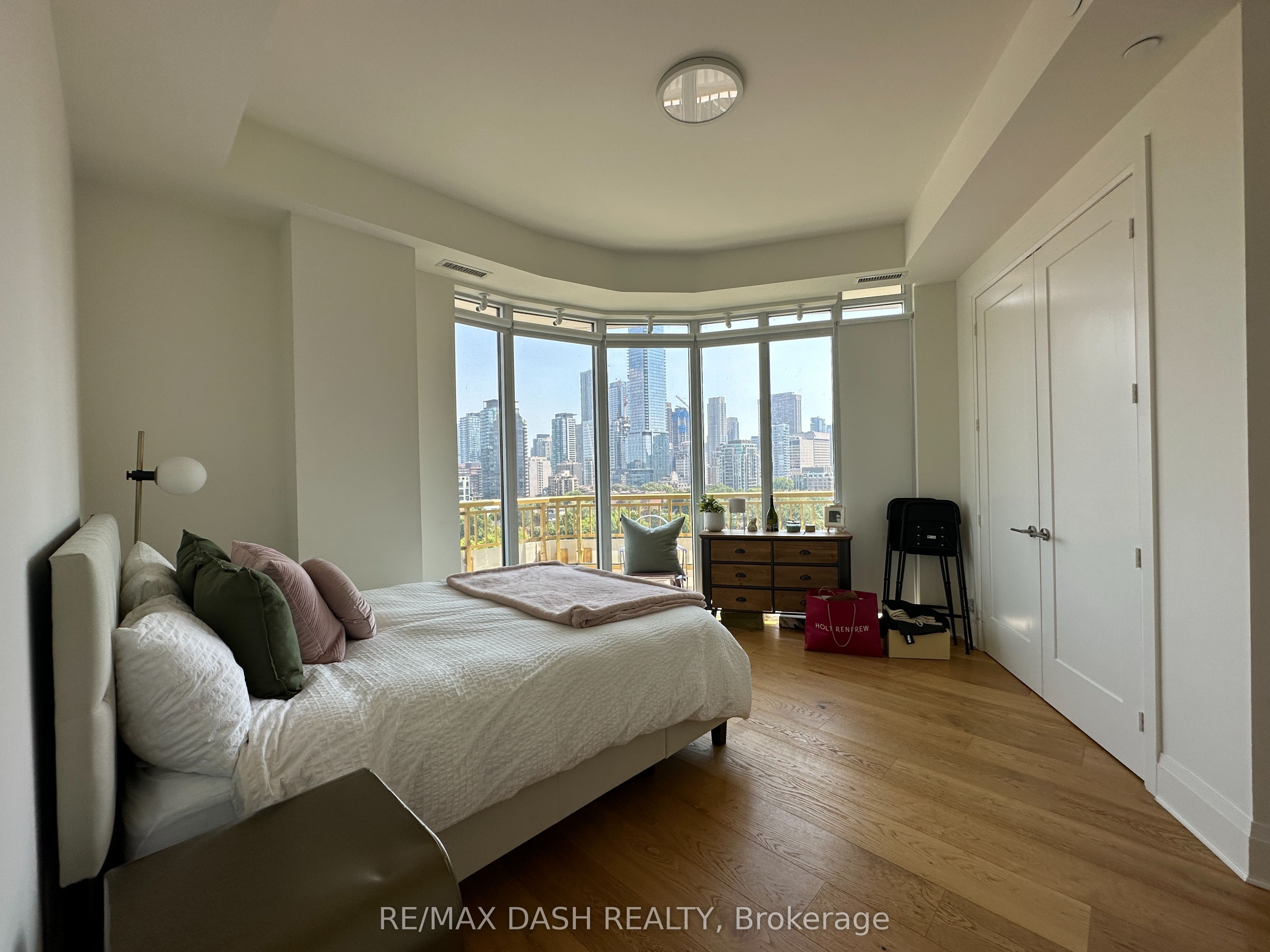 151 Avenue Road, #1002