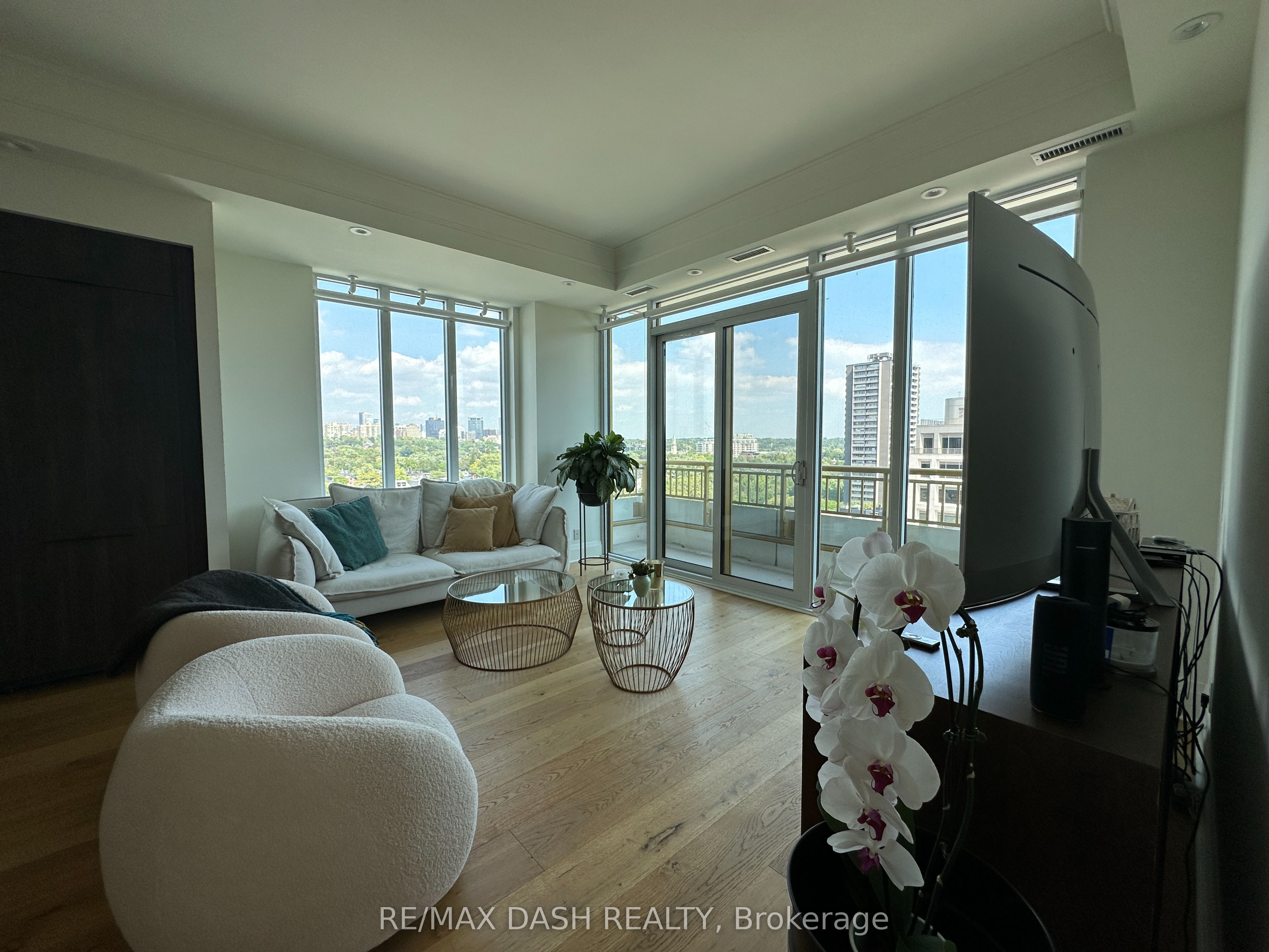 151 Avenue Road, #1002