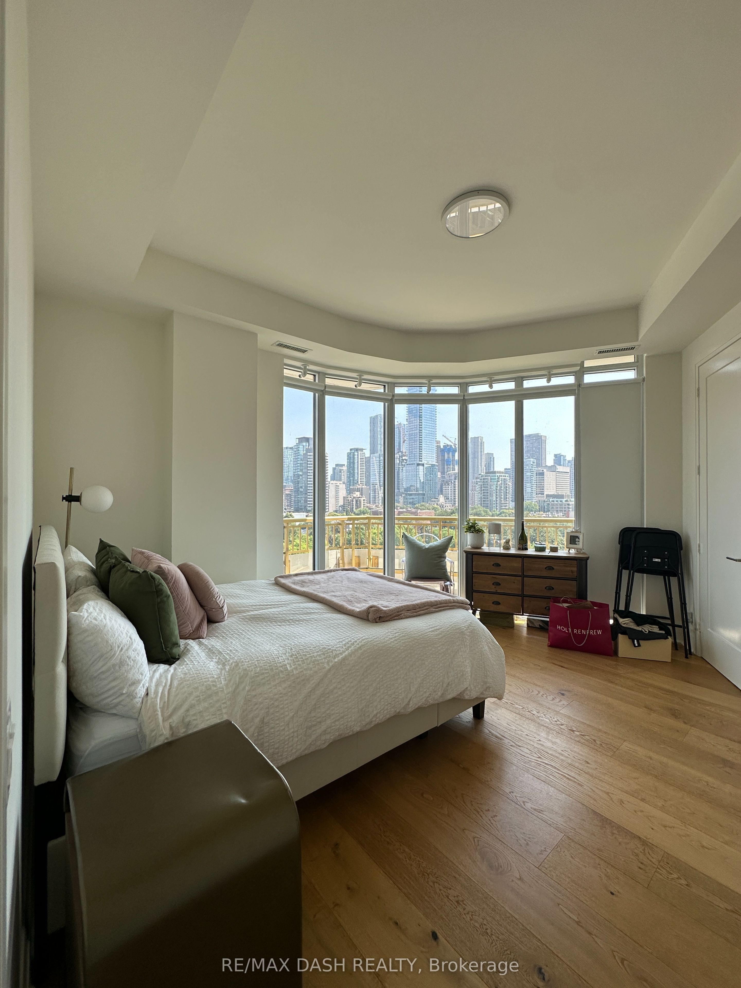 151 Avenue Road, #1002
