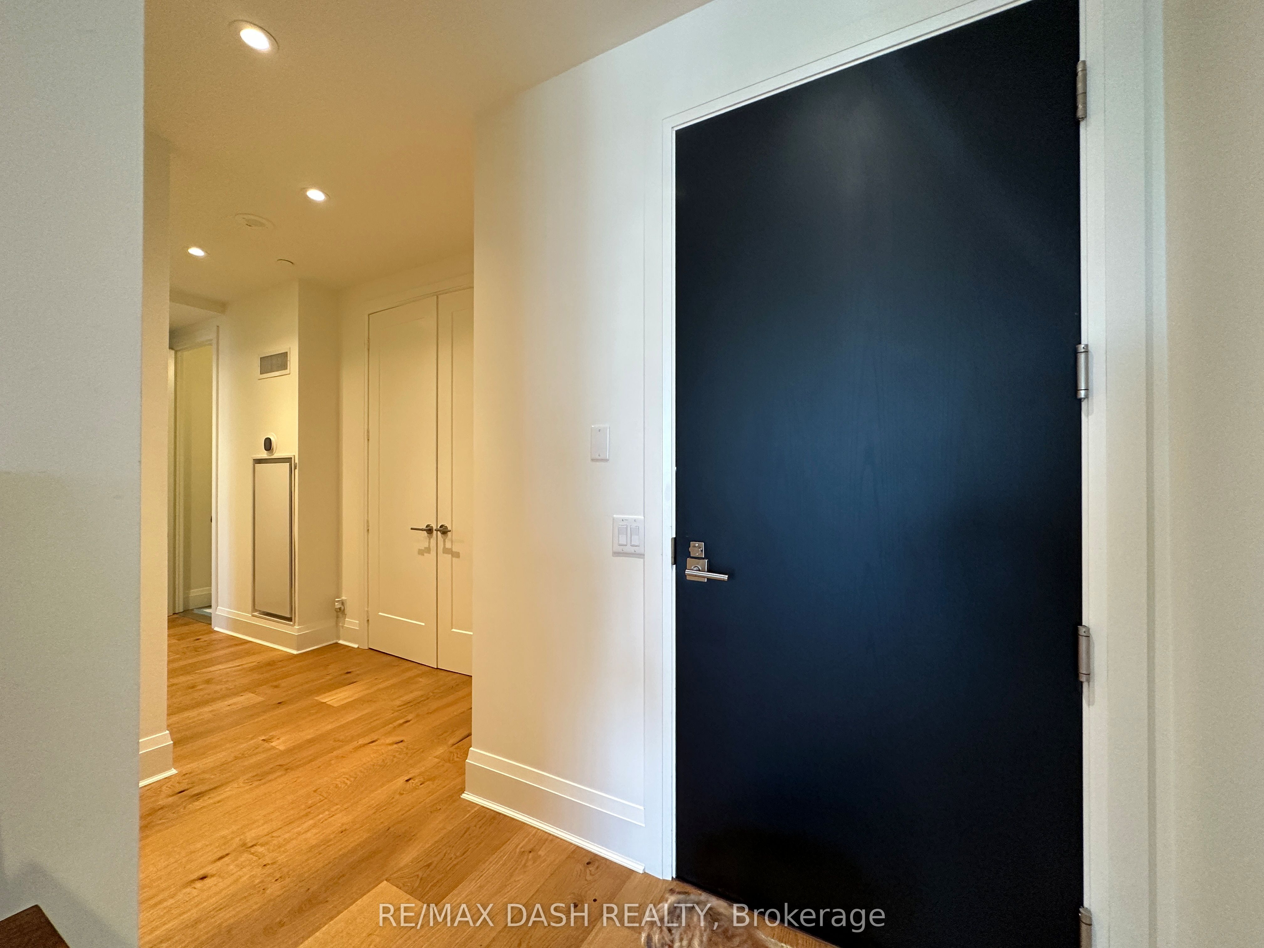 151 Avenue Road, #1002