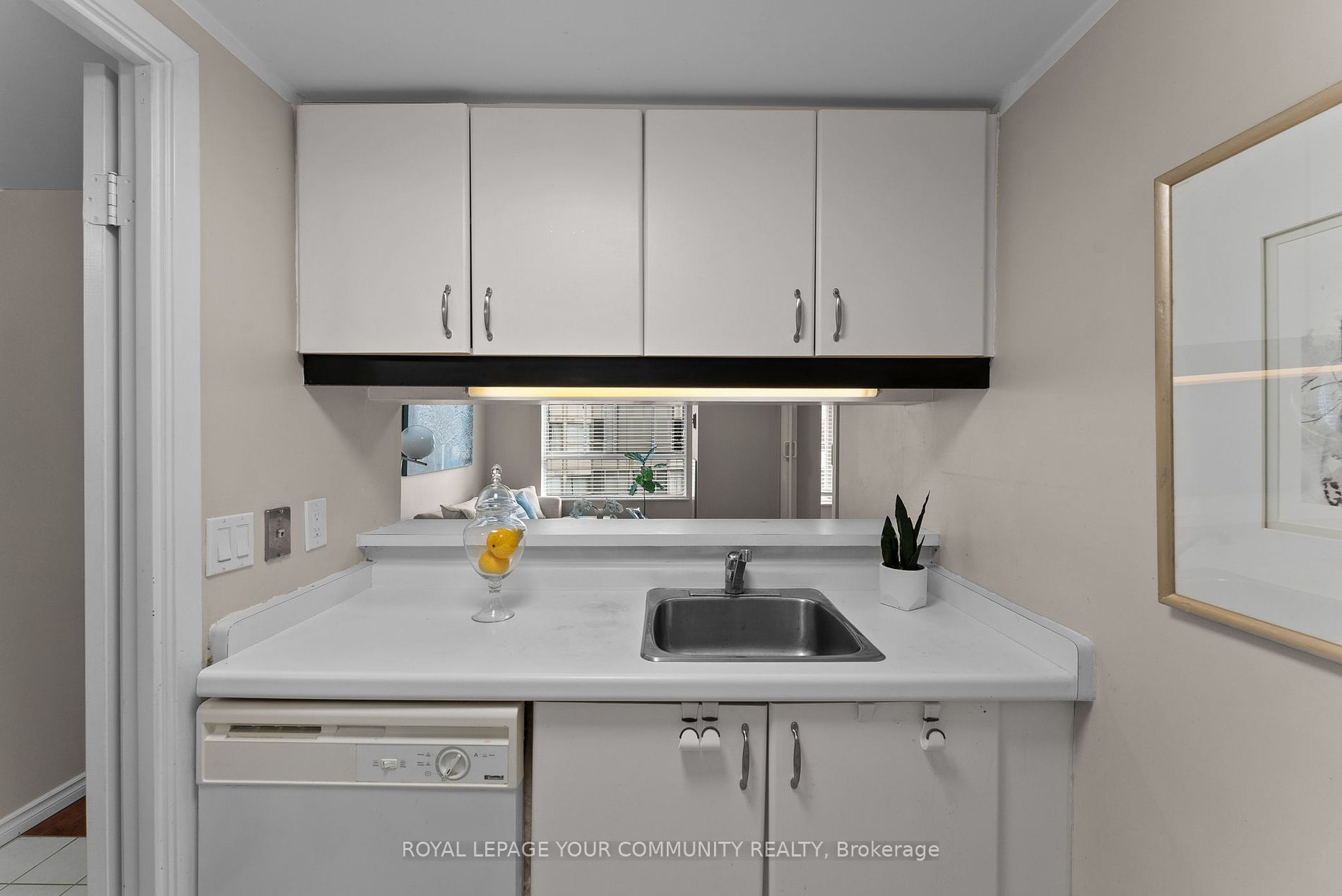 711 Bay Street, #1221