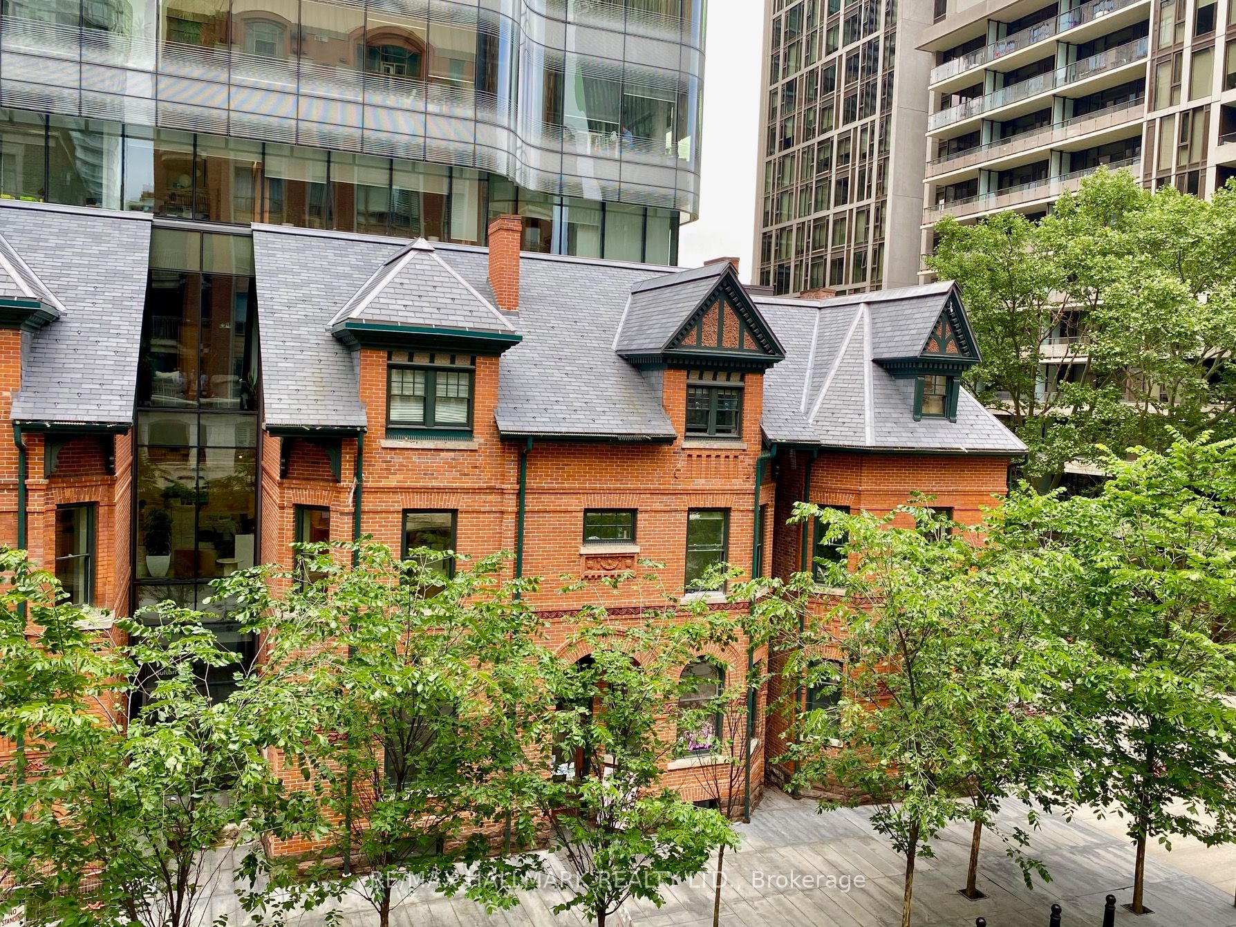 8 Sultan Street, #301