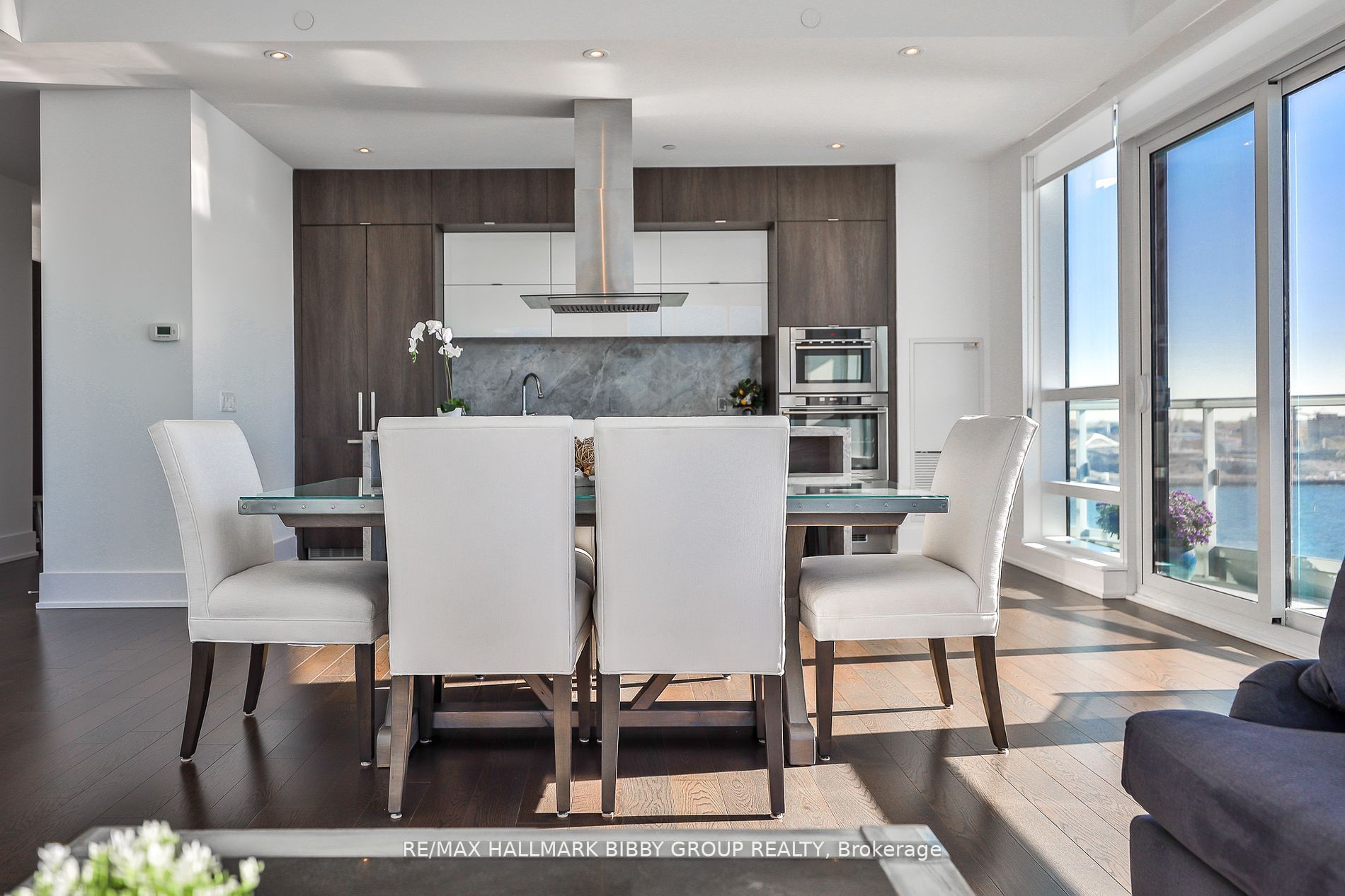 55 Merchants Wharf, #923